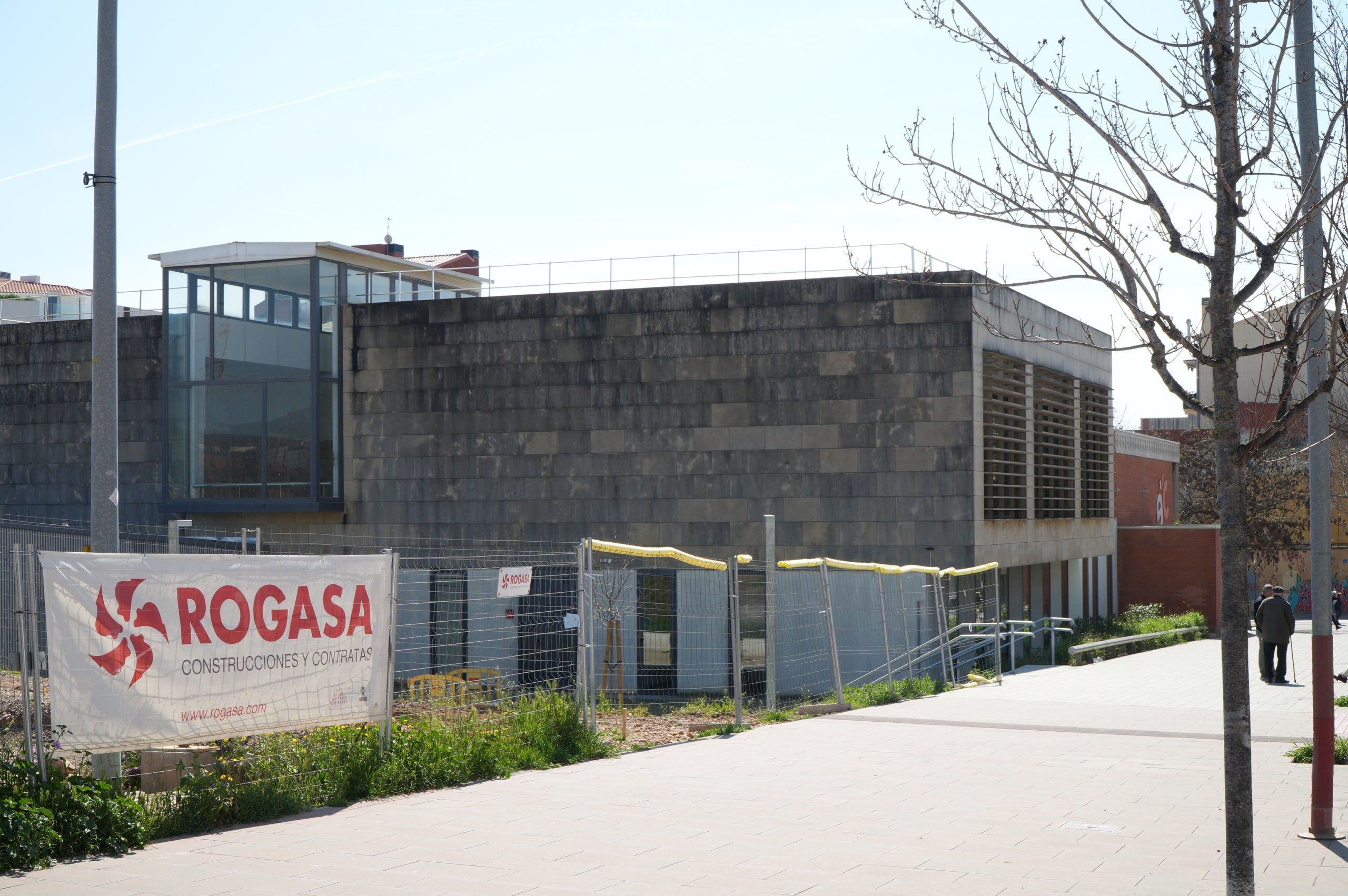 El Parc de la República encara els últims mesos d’obres. El govern municipal ha anunciat que té previst que el nou pulmó verd de la ciutat es pugui inaugurar aquest estiu. En aquesta tercera fase, s’estan fent les diferents plataformes que conformen el parc de Sant Pere Nord, els camins longitudinals nord-sud, la bassa de reg, els paviments, la jardineria i altres elements. La proposta arquitectònica vol recuperar la identitat del passat d'aquest espai públic valorant l'àmbit rural i de gestió de l'aigua, i inclourà quatre espais de jocs infantils, zona enjardinada i un hort urbà.