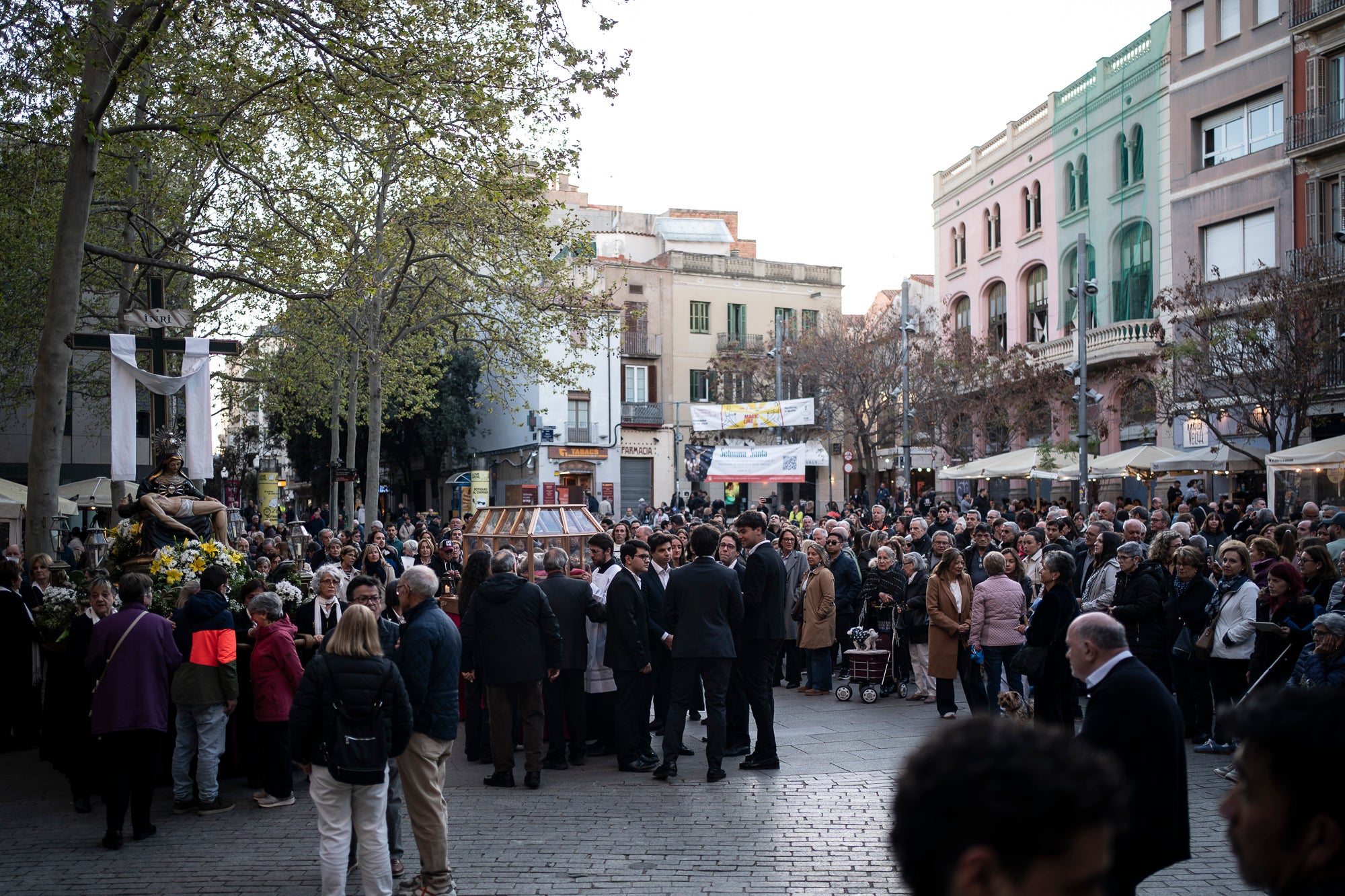 Aquest Divendres Sant, 3 d'abril, ha tingut lloc a les 20 hores a la Catedral del Sant Esperit el Via Crucis | Mireia Comas