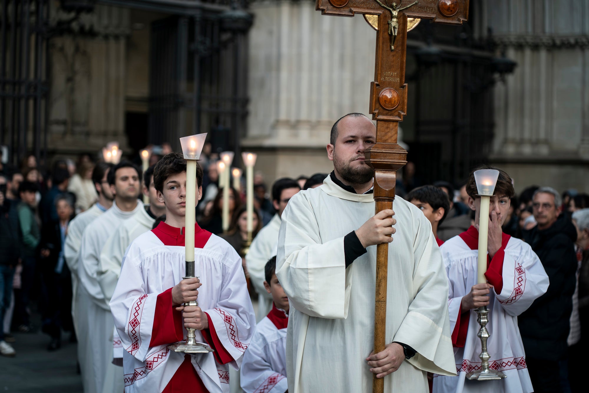 Aquest Divendres Sant, 3 d'abril, ha tingut lloc a les 20 hores a la Catedral del Sant Esperit el Via Crucis | Mireia Comas