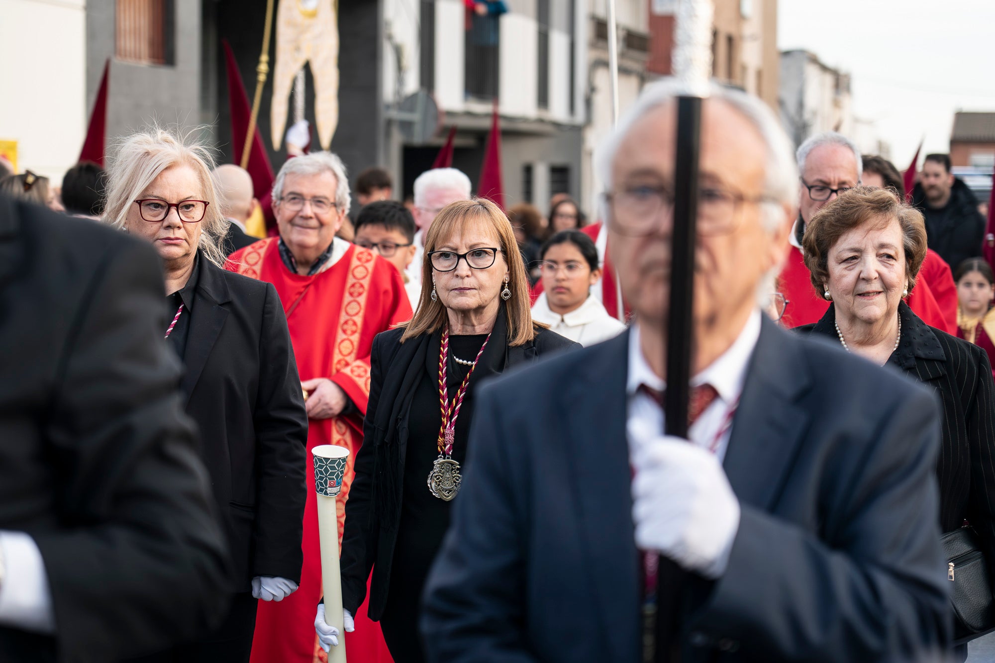 Com és tradició, aquest Dijous Sant el barri de les Arenes ha acollit la Procesión del Encuentro. La jornada ha comptat amb la participació de les confraries Hermandad Jesús Cautivo y María Santísima de las Arenas; Hermandad Nuestro Padre Jesús Nazareno y Virgen de los Dolores de Terrassa; i Cofradía Virgen de las Angustias de Terrassa del Centro Andaluz de Nueva Carteya | Mireia Comas