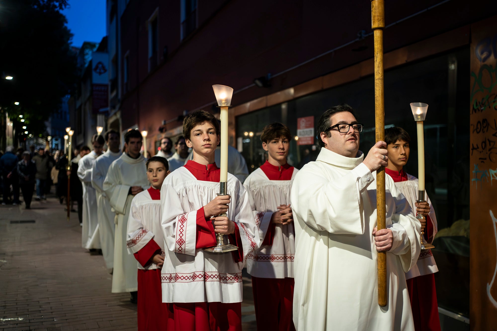 Aquest Divendres Sant, 3 d'abril, ha tingut lloc a les 20 hores a la Catedral del Sant Esperit el Via Crucis | Mireia Comas