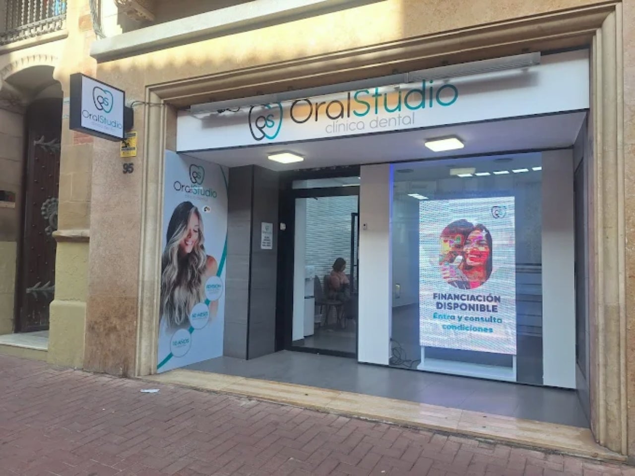 Oral Studio ubicat al carrer de la Font Vella | O.S.