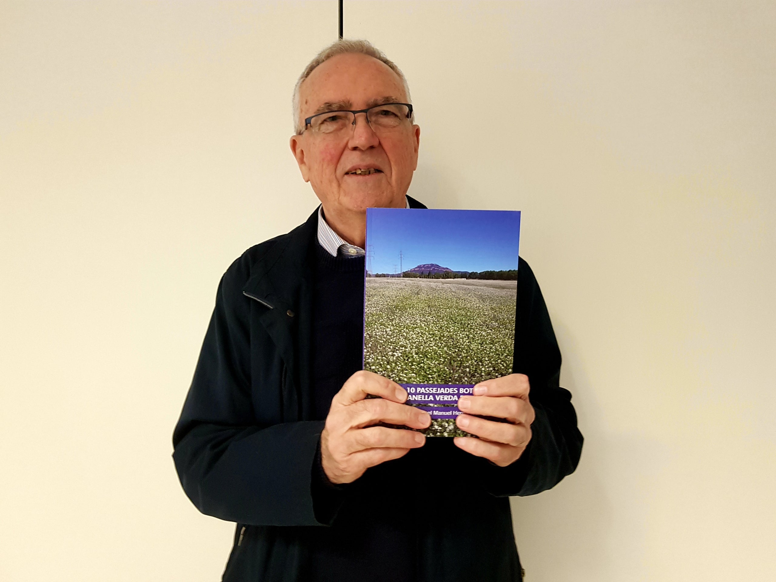 Àngel Manuel Hernández Cardona ha presentst '10 passejades botàniques per l'Anella Verda de Terrassa' | Lluïsa Tarrida