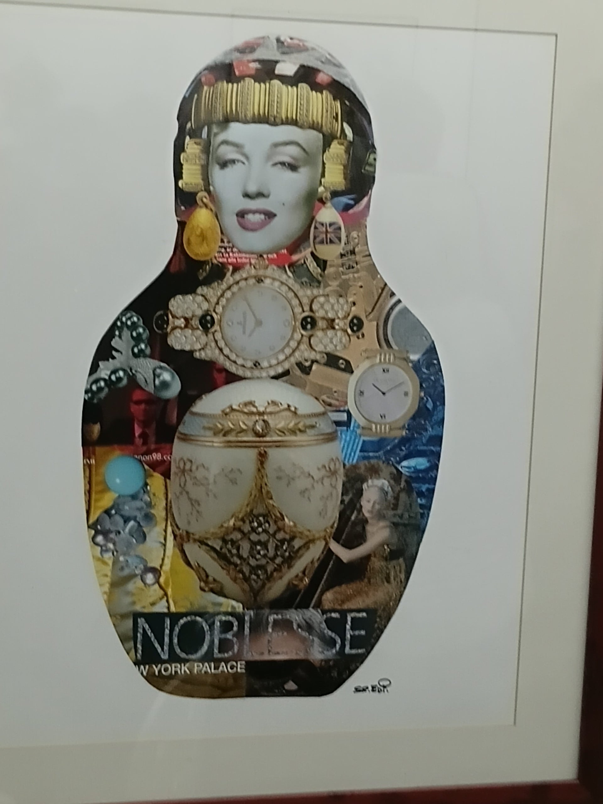 La Sala Paüls va inaugurar aquest divendres dia 10 d'abril, una nova exposició. “Les Verges del Sr. Edi” està formada per unes obres molt curioses, que anava construint amb papers de revistes de moda retallats i enganxats, treballant amb composicions imaginatives i riques en colors i formes. La mostra serveix per recordar Eduard Torres Crusat, (Terrassa, 1944 - 2020), conegut com a Sr. Edi, qui va ser dibuixant, humorista i un artista polifacètic. Les Verges es podran veure fins al 29 d’abril