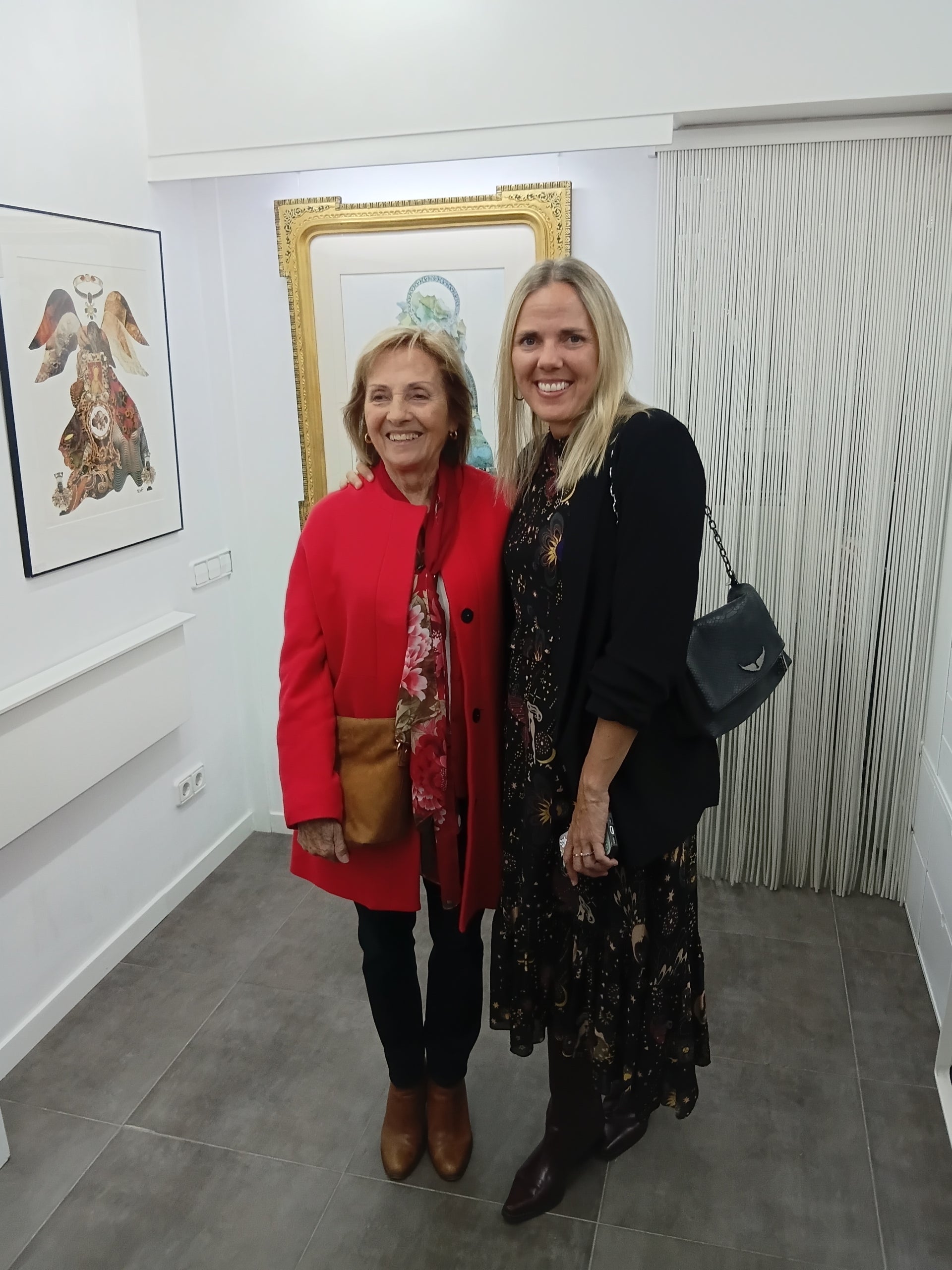 La Sala Paüls va inaugurar aquest divendres dia 10 d'abril, una nova exposició. “Les Verges del Sr. Edi” està formada per unes obres molt curioses, que anava construint amb papers de revistes de moda retallats i enganxats, treballant amb composicions imaginatives i riques en colors i formes. La mostra serveix per recordar Eduard Torres Crusat, (Terrassa, 1944 - 2020), conegut com a Sr. Edi, qui va ser dibuixant, humorista i un artista polifacètic. Les Verges es podran veure fins al 29 d’abril