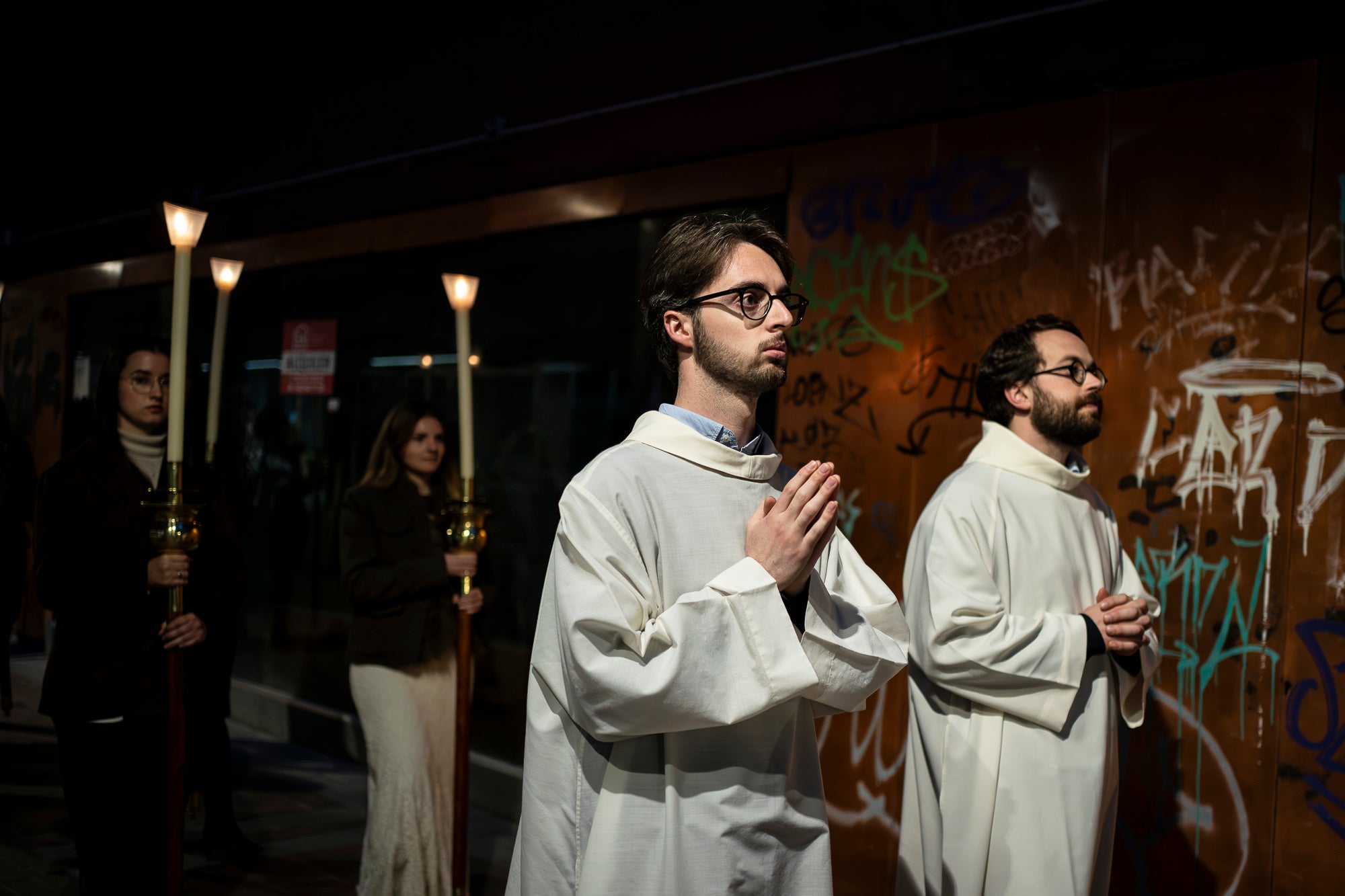 Aquest Divendres Sant, 3 d'abril, ha tingut lloc a les 20 hores a la Catedral del Sant Esperit el Via Crucis | Mireia Comas