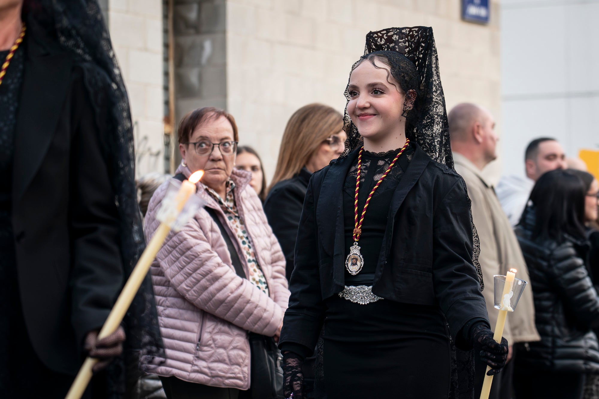 Com és tradició, aquest Dijous Sant el barri de les Arenes ha acollit la Procesión del Encuentro. La jornada ha comptat amb la participació de les confraries Hermandad Jesús Cautivo y María Santísima de las Arenas; Hermandad Nuestro Padre Jesús Nazareno y Virgen de los Dolores de Terrassa; i Cofradía Virgen de las Angustias de Terrassa del Centro Andaluz de Nueva Carteya | Mireia Comas