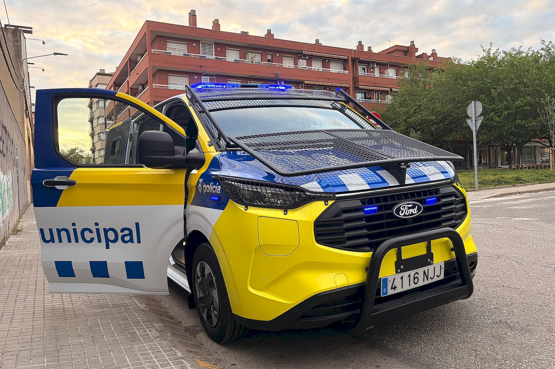 Nova furgoneta destinada a la Unitat de Suport Operatiu i Prevenció (USOP) de la Policia Municipal de Terrassa | Ajuntament de Terrassa
