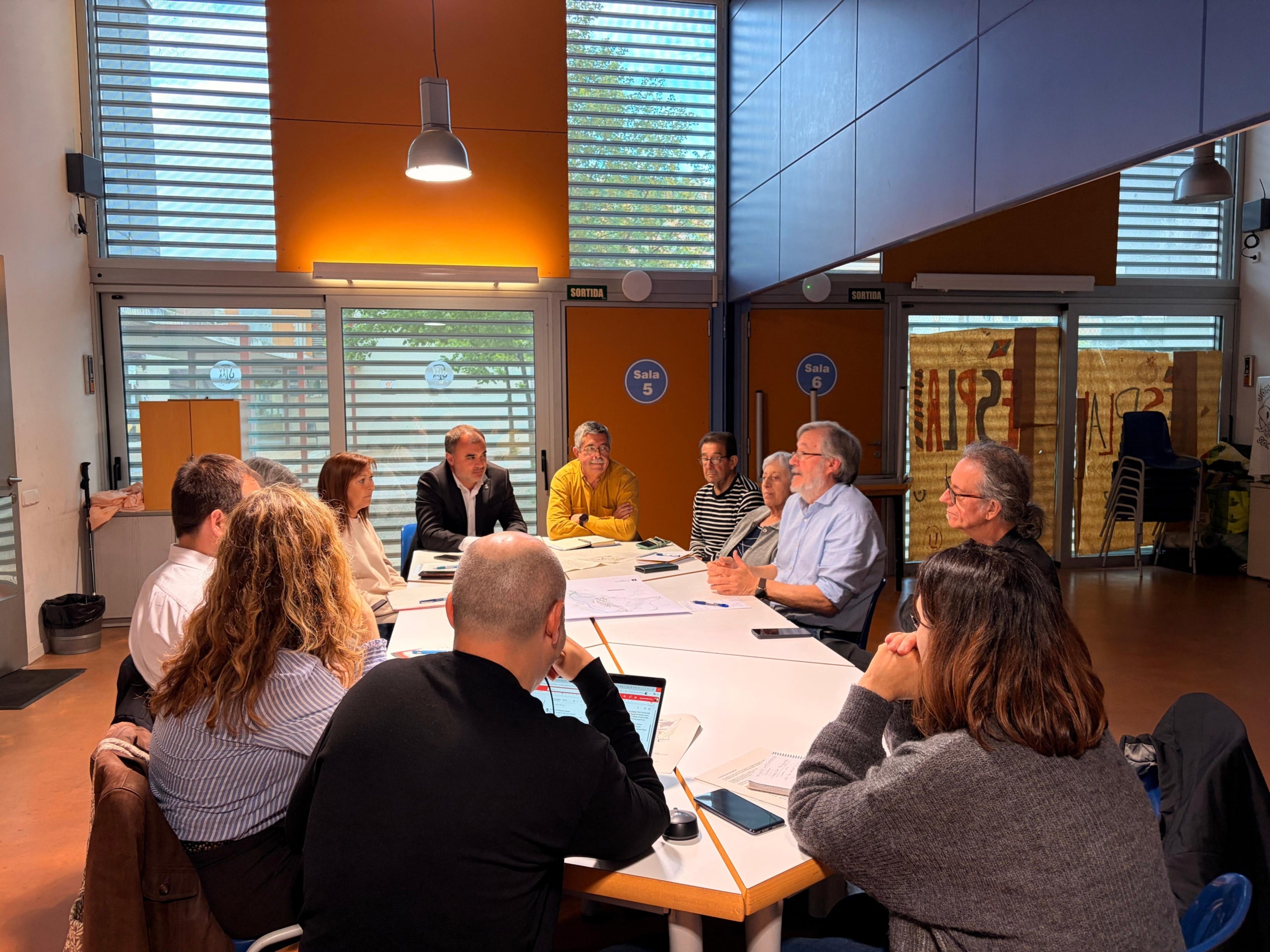 Reunió de l'alcalde, Jordi Ballart, amb representants de l'Associació de Veïns del barri del Segle XX | Ajuntament de Terrassa