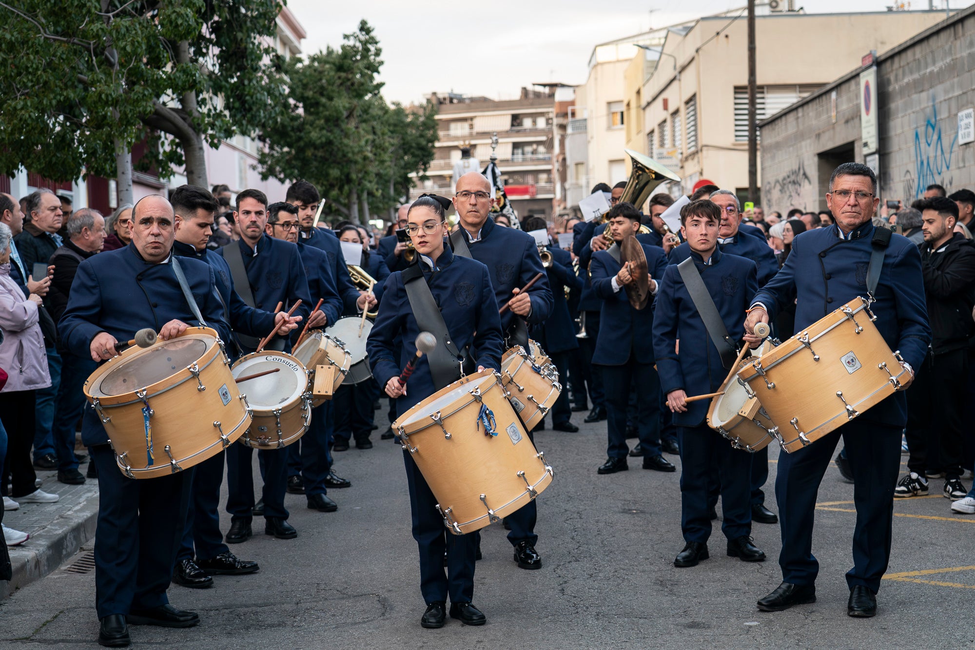 Com és tradició, aquest Dijous Sant el barri de les Arenes ha acollit la Procesión del Encuentro. La jornada ha comptat amb la participació de les confraries Hermandad Jesús Cautivo y María Santísima de las Arenas; Hermandad Nuestro Padre Jesús Nazareno y Virgen de los Dolores de Terrassa; i Cofradía Virgen de las Angustias de Terrassa del Centro Andaluz de Nueva Carteya | Mireia Comas