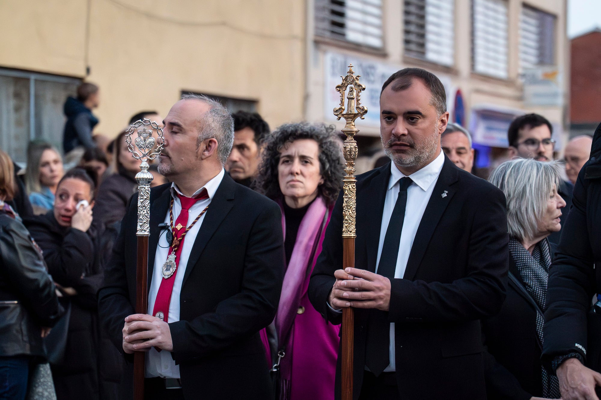 Com és tradició, aquest Dijous Sant el barri de les Arenes ha acollit la Procesión del Encuentro. La jornada ha comptat amb la participació de les confraries Hermandad Jesús Cautivo y María Santísima de las Arenas; Hermandad Nuestro Padre Jesús Nazareno y Virgen de los Dolores de Terrassa; i Cofradía Virgen de las Angustias de Terrassa del Centro Andaluz de Nueva Carteya | Mireia Comas