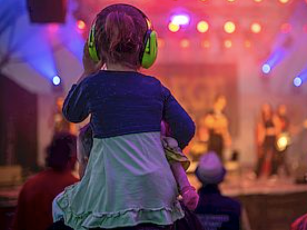 Terrassa adquireix nous auriculars de reducció de so de préstec municipal | Ajuntament de Terrassa