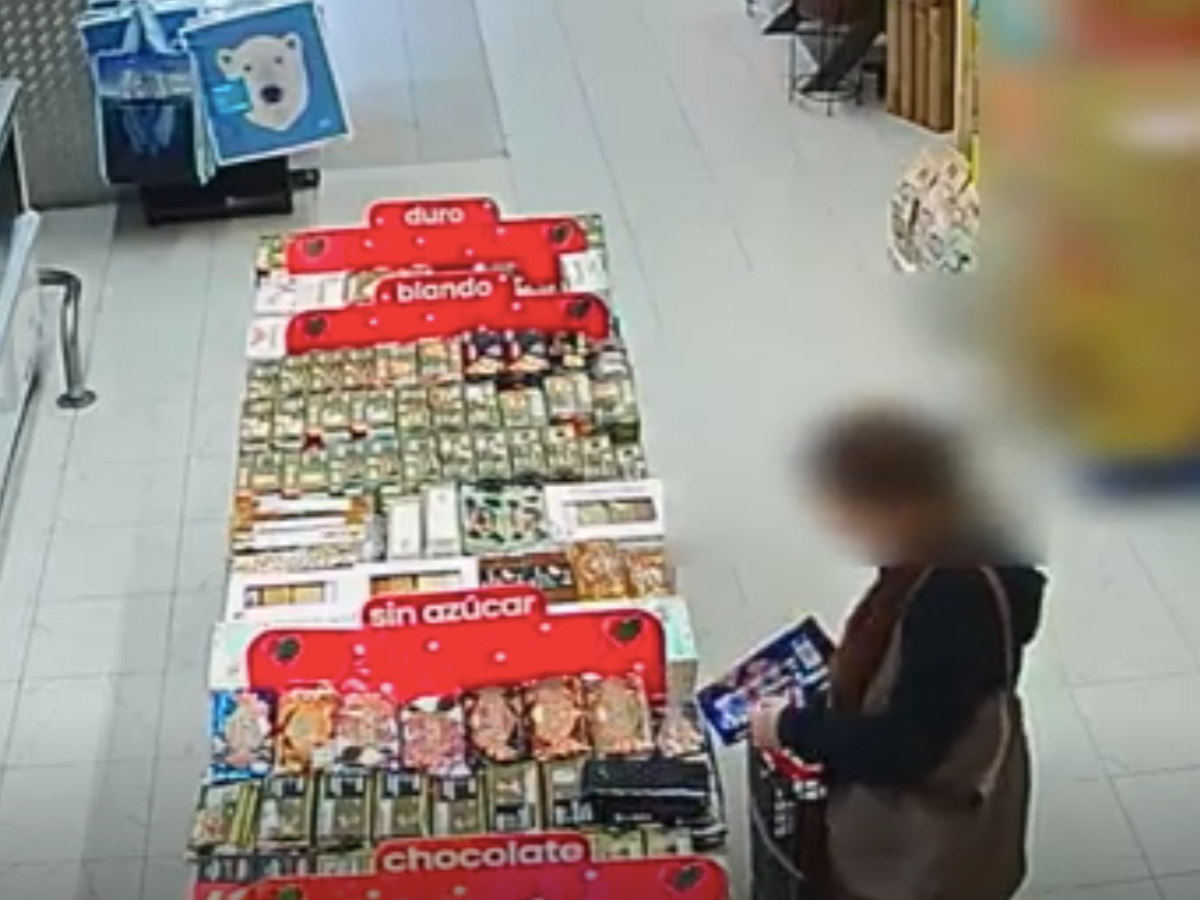 Imatges del robatori a un supermercat del municipi de Sarinyena | Guàrdia Civil. Via El Periódico de Aragón
