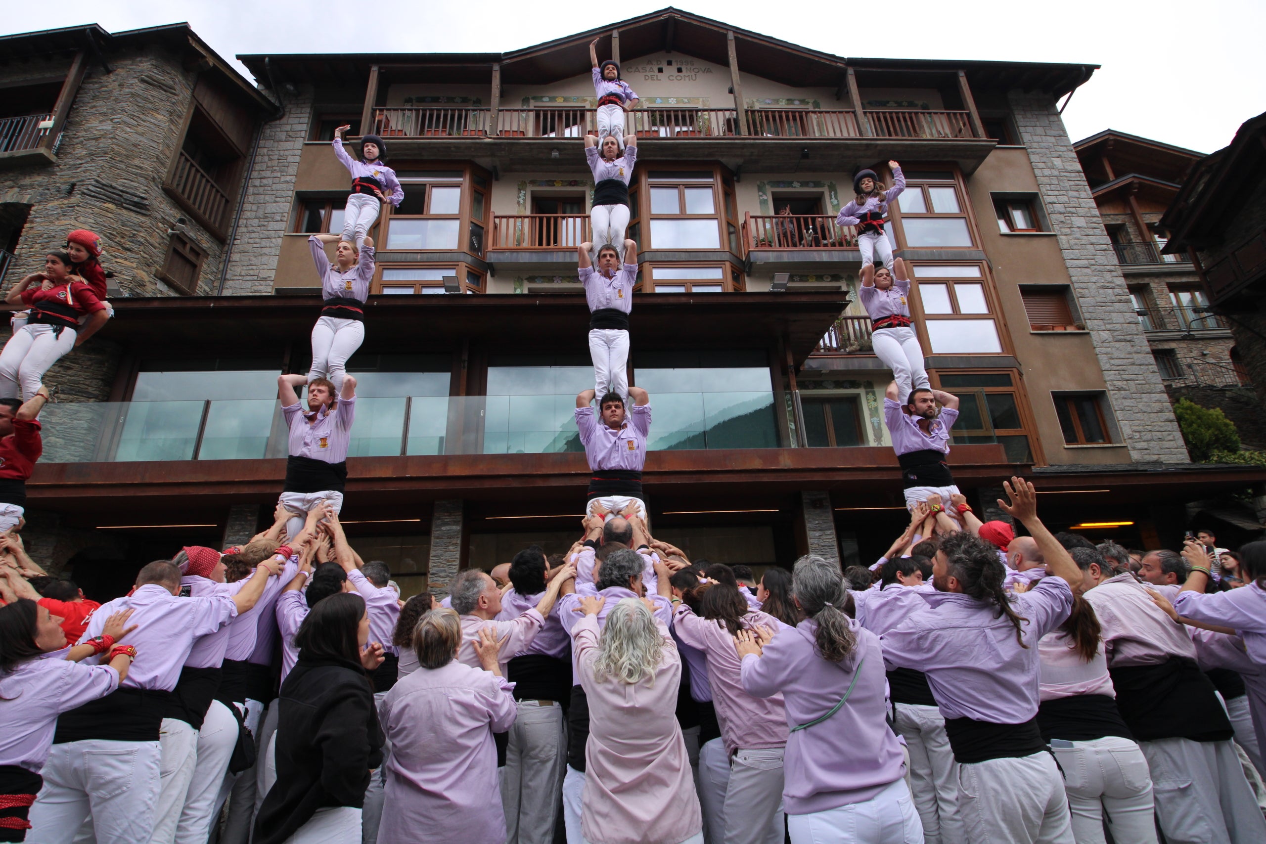 Pilar de 5 i dos pilars de 4 dels Minyons de Terrassa | Minyons