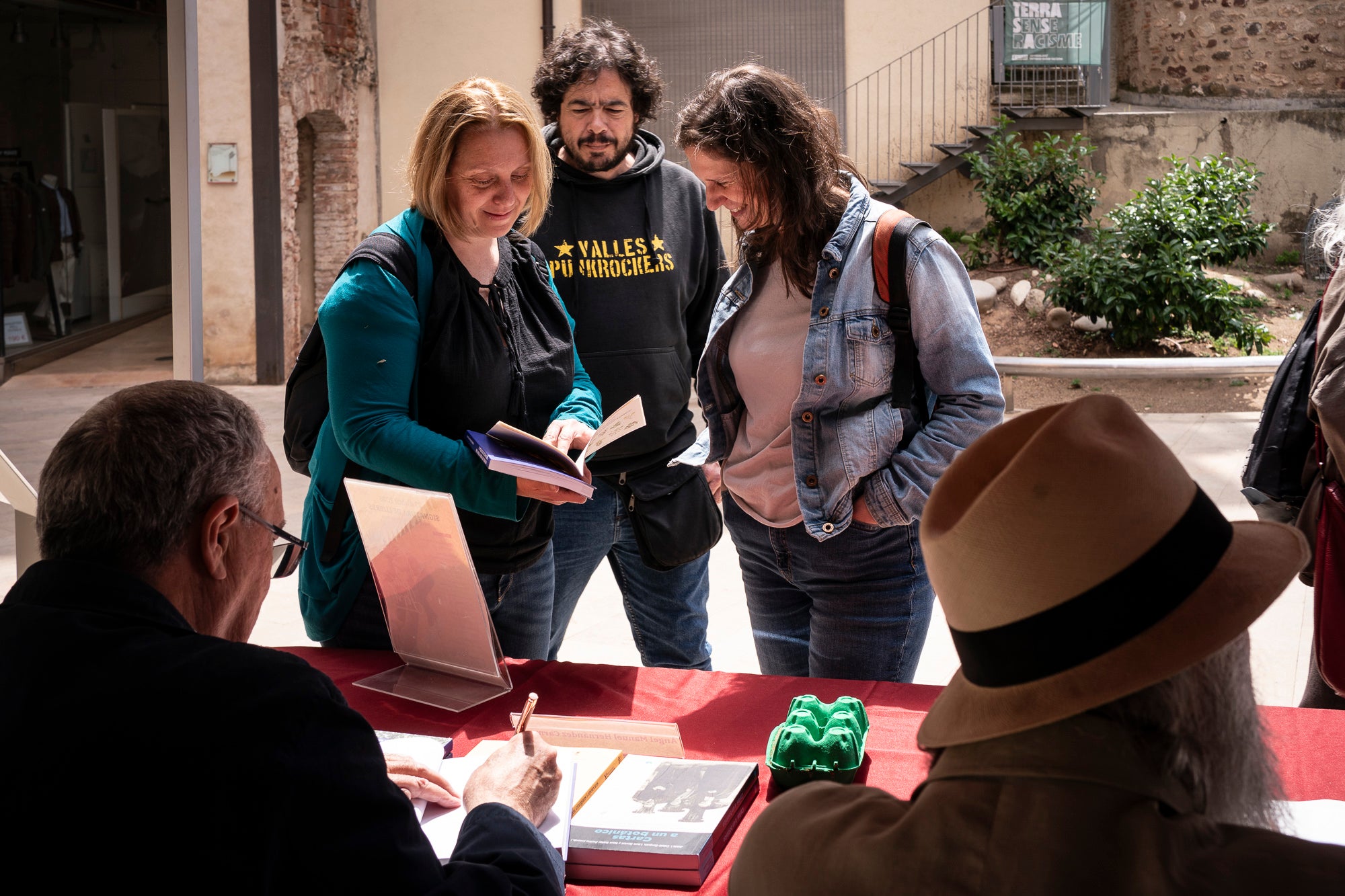Sant Jordi, espai d'autores i autors. 23.04.2026 | Mireia Comas