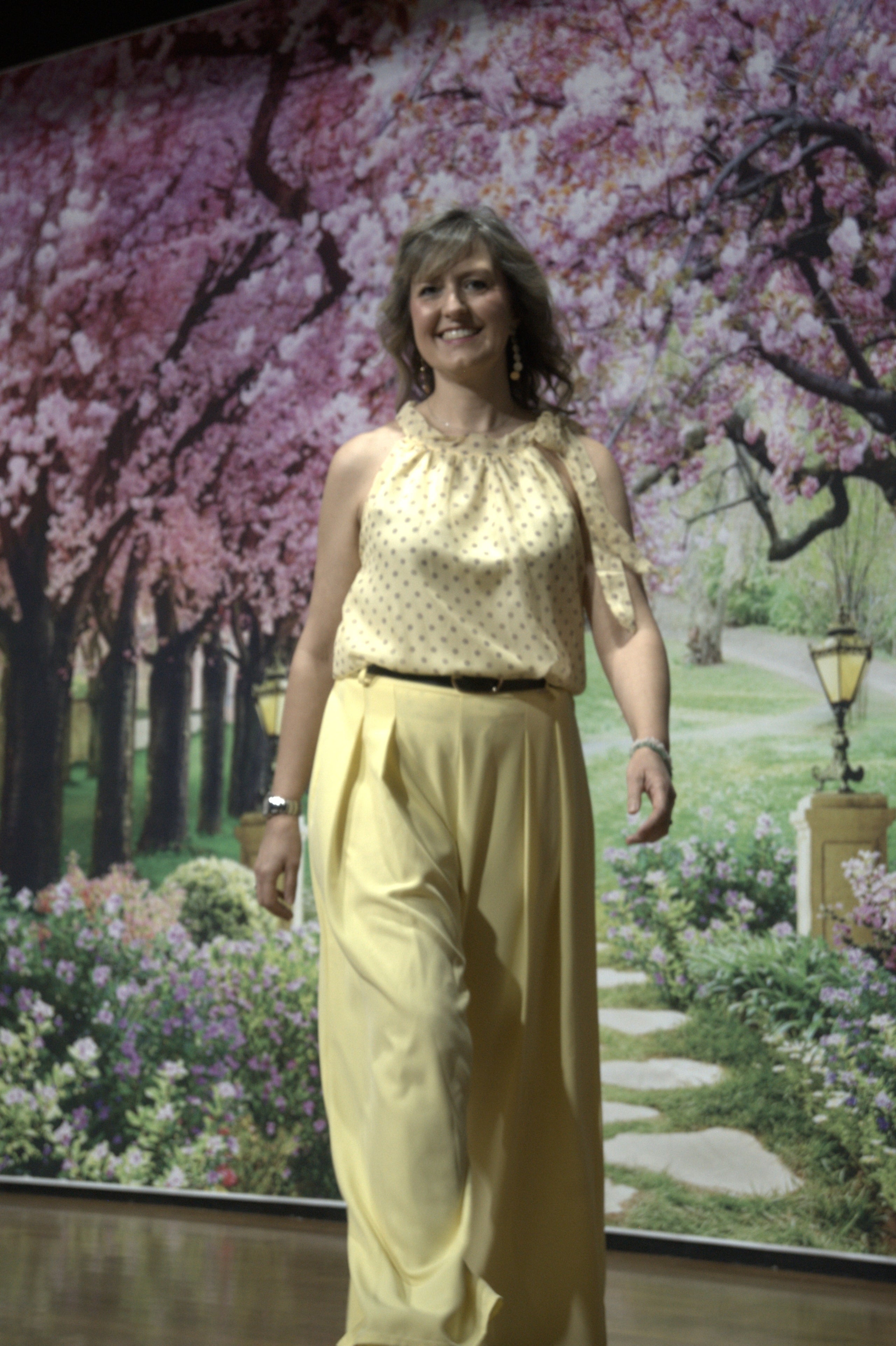 Can Palet va viure aquest dissabte passat al centre cívic Alcalde Morera la seva tercera Desfilada de Models, amb dones de totes les edats, dels deu als vuitanta anys, portant roba de les botigues del barri. Van ser una quinzena, amb tres passis i conjunts diferents cada vegada, i entre les quals hi havia fins i tot la regidora del Districte 3, Montserrat Alba. En aquesta ocasió, es tractava de la moda primavera-estiu. Com a mestra de cerimònies, oficiava la vicepresidenta de Comerç Can Palet, Olivia Ferre, i la roba provenia de Merceria Nati i Desitjos Lisis. Per a la preparació, es disposava de l'equip de la maquilladora Pilar Mirelles i Kassandra Perruquers i els maniquins de Bazar La Isla. Entre passi i passi, va actuar el grup de cançó popular de l'Associació Raíces de Andalucía | Eva Cañas/Pilar Miralles