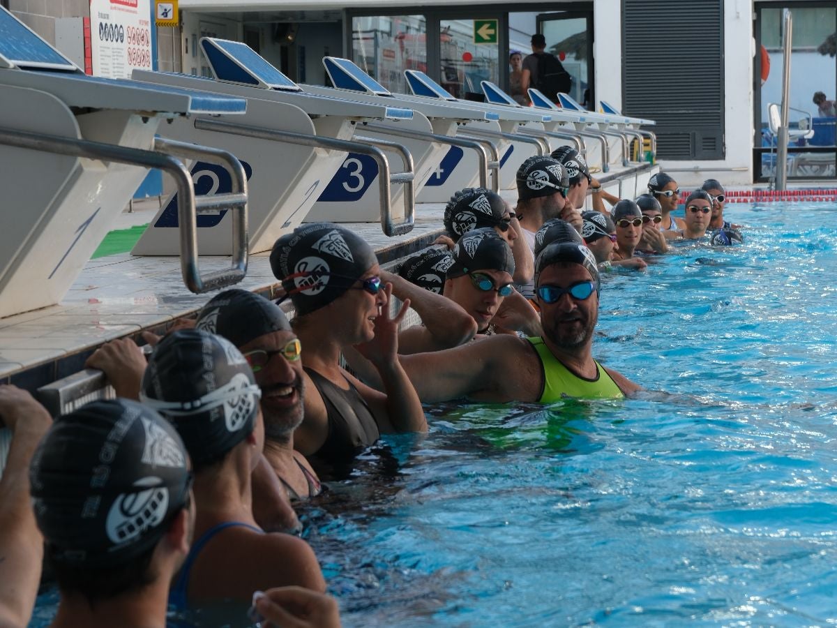 Interior del CN Terrassa amb atletes practicant el triatló indoor | CN Terrassa 
