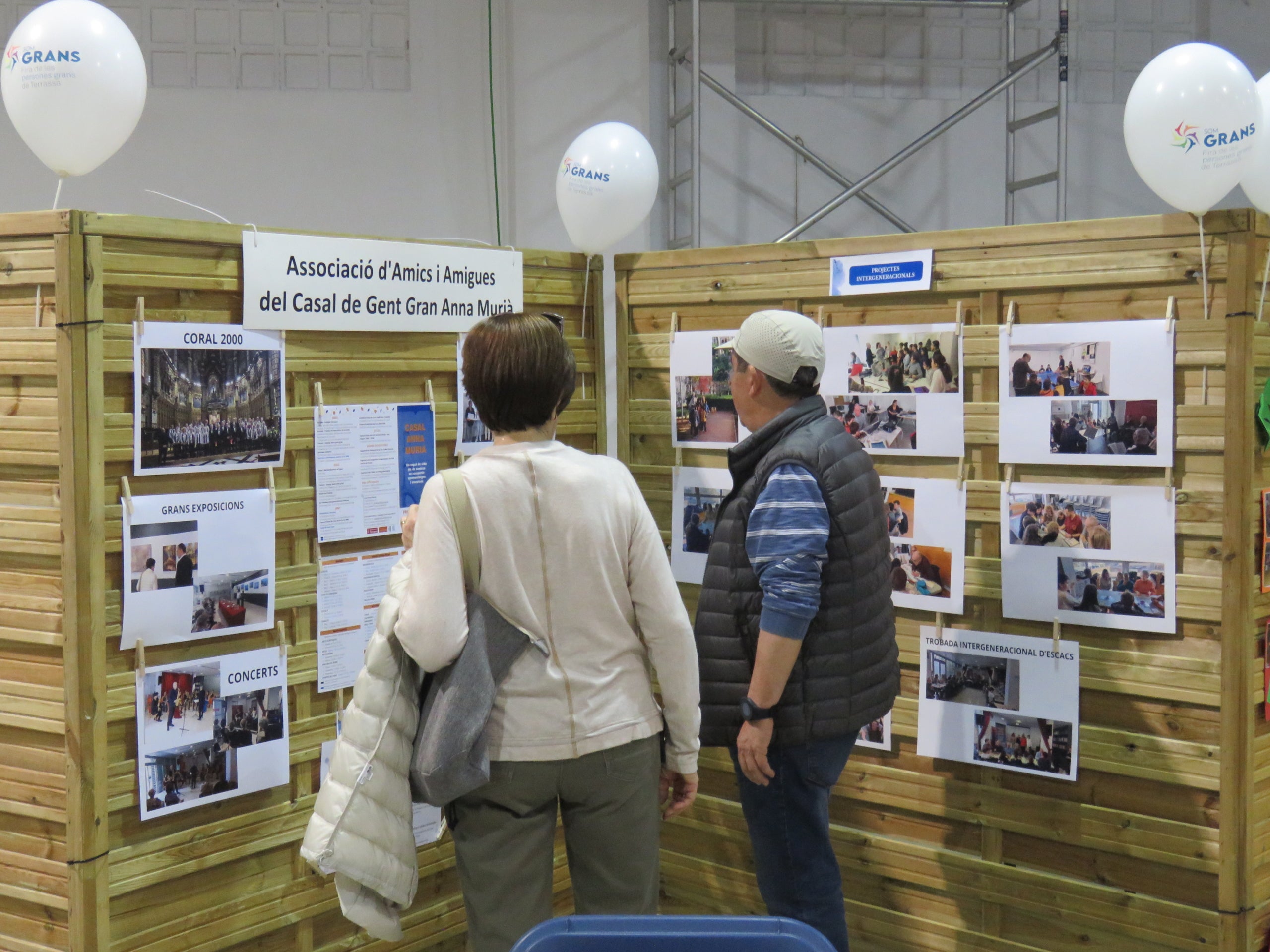 Aquest cap de setmana, 25 i 26 d'abril, el Recinte Firal de Terrassa acull la Fira Som Gran, una jornada organitzada per la Federació d'Associacions i Centres de Gent Gran de Terrassa i que vol esdevenir un espai de trobada, convivència i reconeixement per a les persones grans de la ciutat. Durant aquests dos dies, es pot gaudir d'una gran programació d'activitats; entre exposicions, balls, jocs de taula, gastronomia i exhibicions | Oriol Manrique