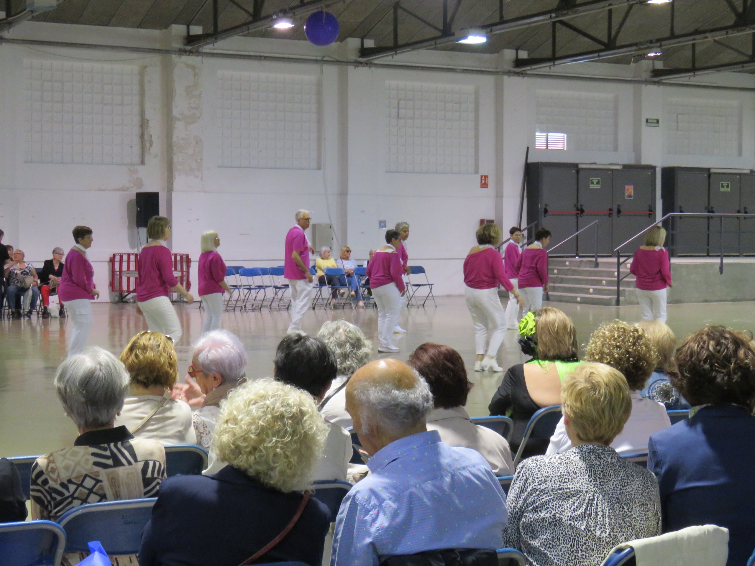 Aquest cap de setmana, 25 i 26 d'abril, el Recinte Firal de Terrassa acull la Fira Som Gran, una jornada organitzada per la Federació d'Associacions i Centres de Gent Gran de Terrassa i que vol esdevenir un espai de trobada, convivència i reconeixement per a les persones grans de la ciutat. Durant aquests dos dies, es pot gaudir d'una gran programació d'activitats; entre exposicions, balls, jocs de taula, gastronomia i exhibicions | Oriol Manrique