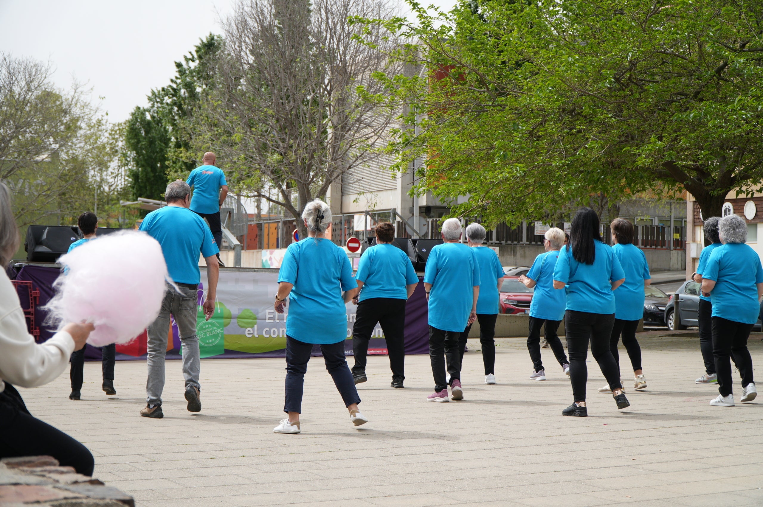 La II Fira Pirata del Roc Blanc ha omplert de vida la plaça del barri des de divendres i fins diumenge amb una programació completa d'activitats, amb propostes culturals, esportives i familiars per a tots els públics. I, sobretot, on els comerços n’han estat els protagonistes. 