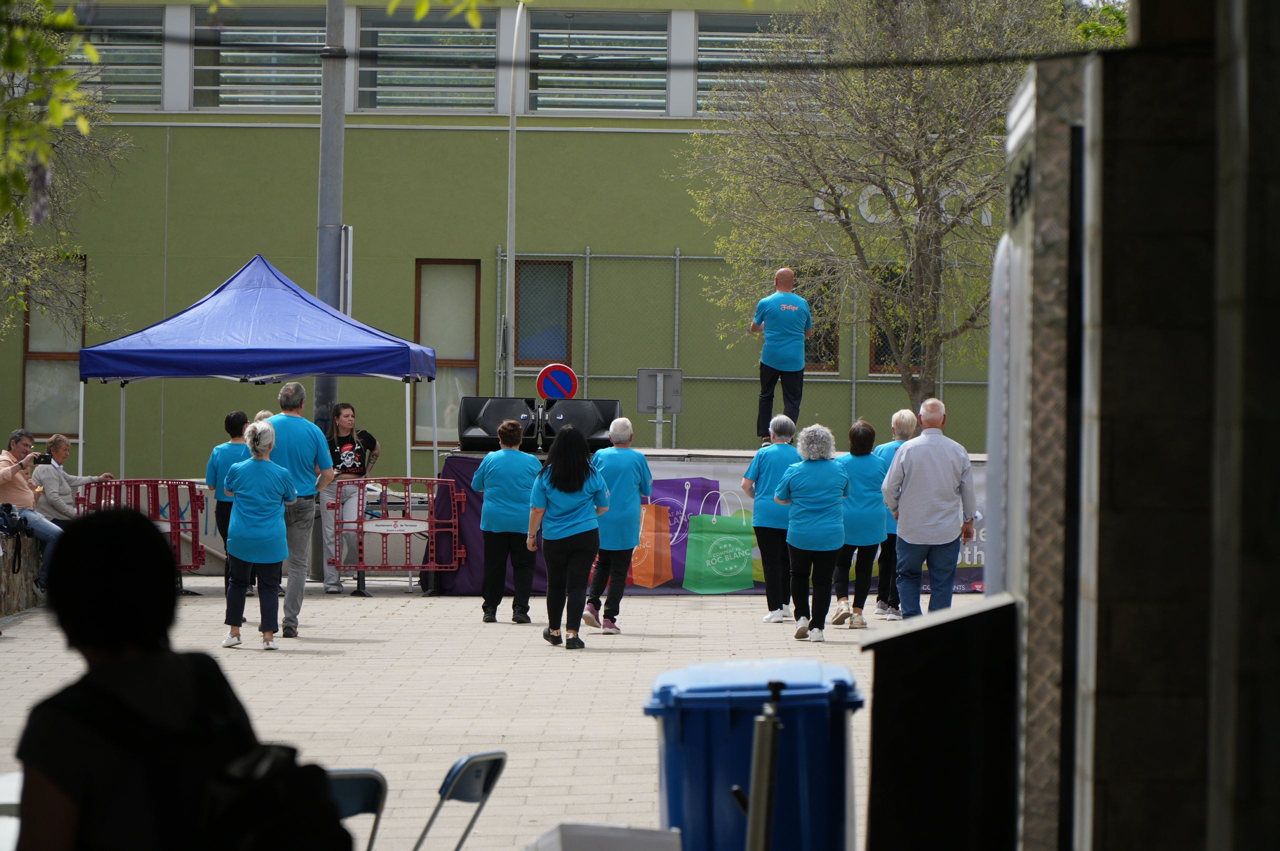 La II Fira Pirata del Roc Blanc ha omplert de vida la plaça del barri des de divendres i fins diumenge amb una programació completa d'activitats, amb propostes culturals, esportives i familiars per a tots els públics. I, sobretot, on els comerços n’han estat els protagonistes. 