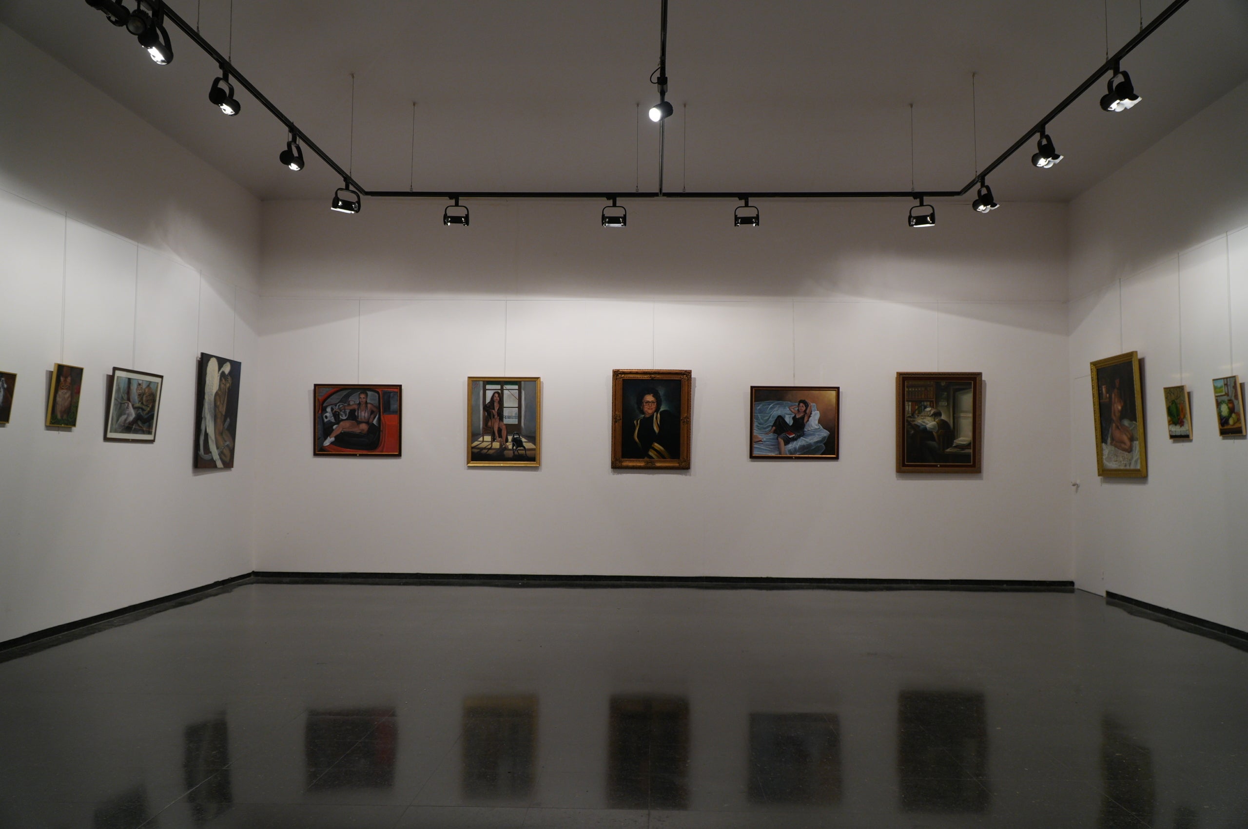 La Sala Salvador Alavedra acull fins al 6 de maig, una “Retrospectiva” de Mercè Cercós, pintora afiançada a Terrassa, que destaca per l’ús de tècniques tradicionals, com l’oli, el pastel i l’aquarel·la. En aquesta exposició, presenta un seguit d’obres que s’emmarquen dins el figurativisme en les seves diverses temàtiques.