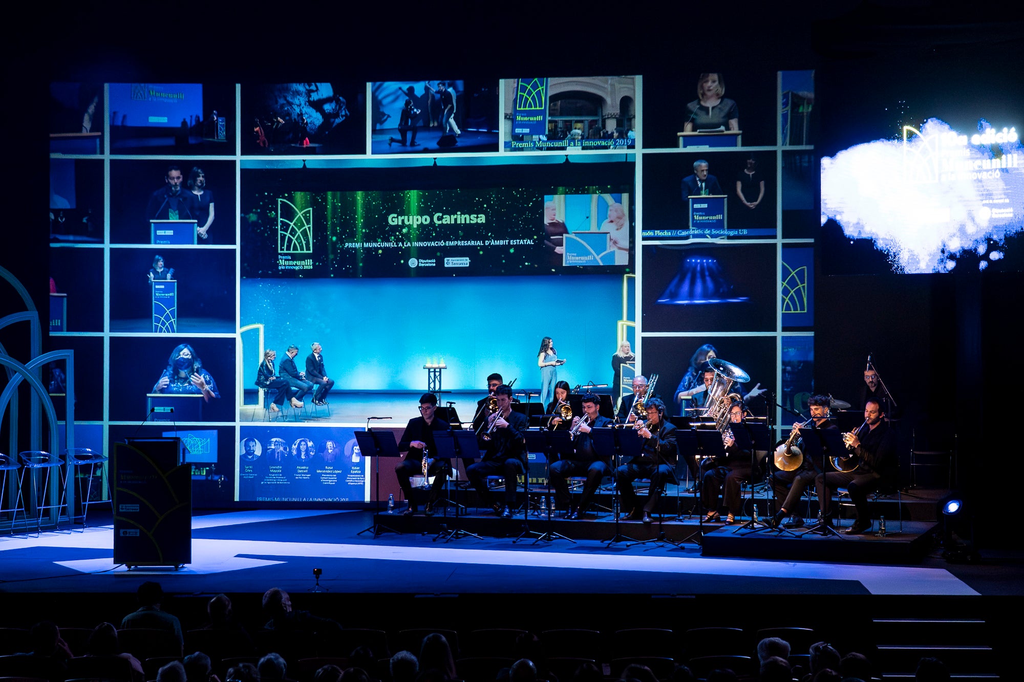 El Teatre Principal ha acollit aquest dijous, dia 7 de maig, la desena edició dels Premis Muncunill a la Innovació. Les empreses guanyadores han estat Comser, Luxquanta, Casa Batlló i Domestic Data Streamers, mentre que el Premi Muncunill a la Innovació d’Honor ha estat per l’Acondicionamiento Tarrasense, actual Centre Tecnològic LEITAT, en reconeixement a la seva trajectòria de 120 anys. Com ja és habitual, durant la gala, conduïda per la periodista Sheila Allen, i ha comptat amb un element artístic excepcional: l'actuació de l'Orquestra Simfònica del Vallès,. Creats per l’Ajuntament de Terrassa amb el suport de la Diputació de Barcelona, aquests guardons tenen com a principal objectiu apropar la innovació a la ciutadania i, alhora, visibilitzar i reconèixer la feina de les empreses que aposten per la innovació com a model integral, contribuint a la millora de la qualitat de vida de les persones.