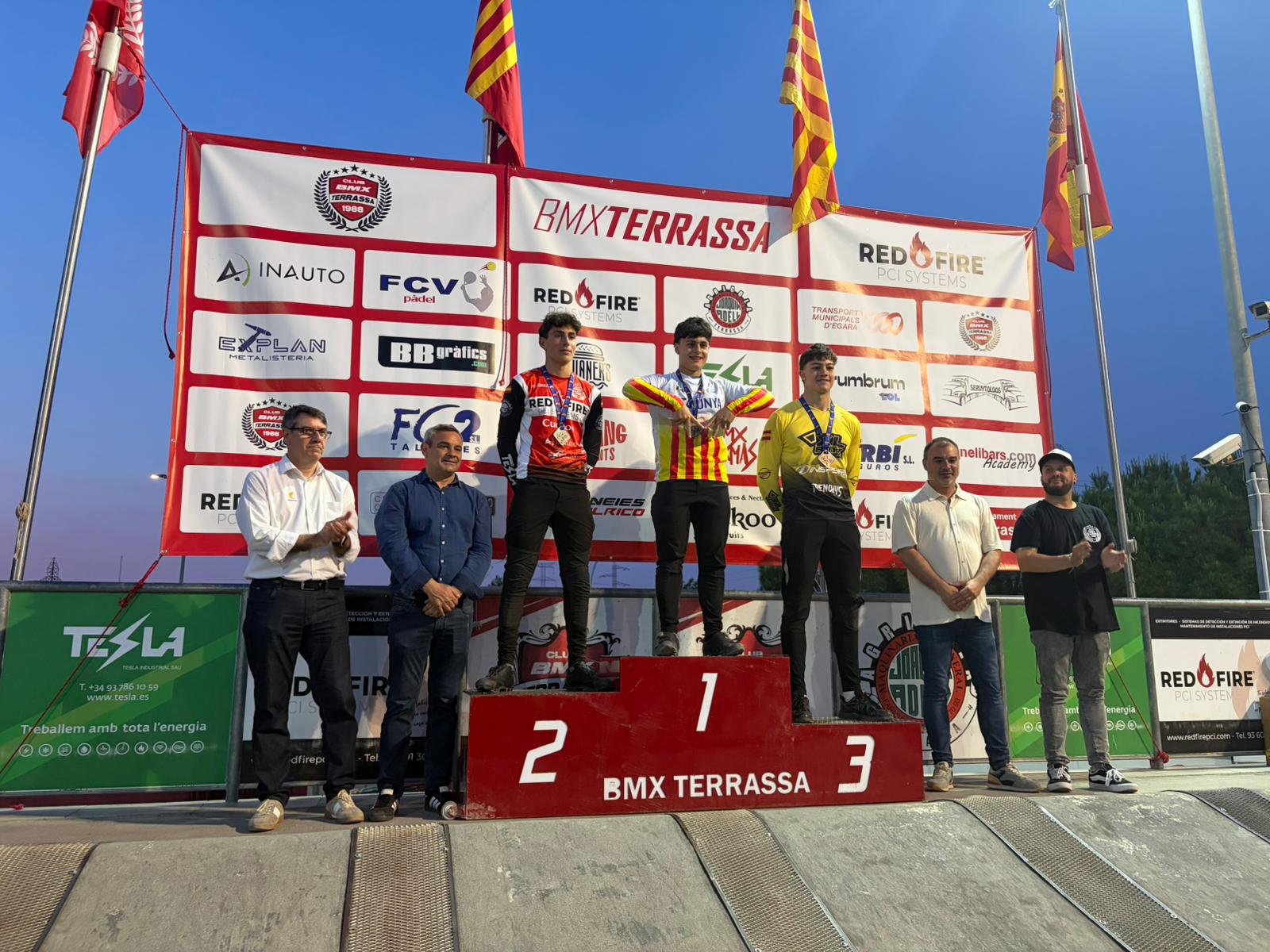 Més de 200 riders van participar en la Copa de Catalunya BMX 2026 que va tenir lloc aquest dissabte al circuit del BMX Terrassa. Al nivell competitiu i bona afluència de públic per veure un dels grans esdeveniments del BMX català. La prova tenia la peculiaritat de ser nocturna, amb tres mànigues classificatòries, semifinals en les categories amb més participació i finals. Àmplia representació terrassenca amb 74 riders que van disset podis, a més del guardó a millor escola de la jornada.