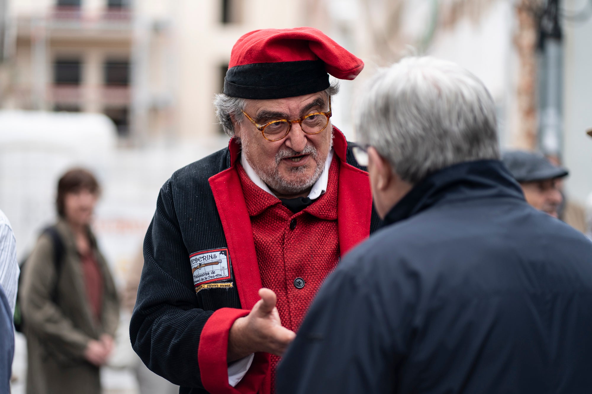 L’Ateneu Terrassenc està d’aniversari. L’entitat celebra els 30 anys de la seva refundació i ho fa amb una setmana plena d’activitats. Els actes van iniciar-se divendres passat, amb el lliurament de les distincions de Sòcia d’Honor a l’escriptora Sílvia Alcàntara i d’Ateneista d’Honor a l’historiador Domènec Ferran. També amb un reconeixement especial a Joan Castellana, soci centenari. Dissabte, al Passatge Tete Montoliu va tenir lloc l’ofrena floral a Marinel·lo Bosch, qui va ser el primer president i fundador de l’Ateneu Terrassenc. Amb la participació dels Cantaires de Terrassa i la Colla de Trabucaires Els Federins.