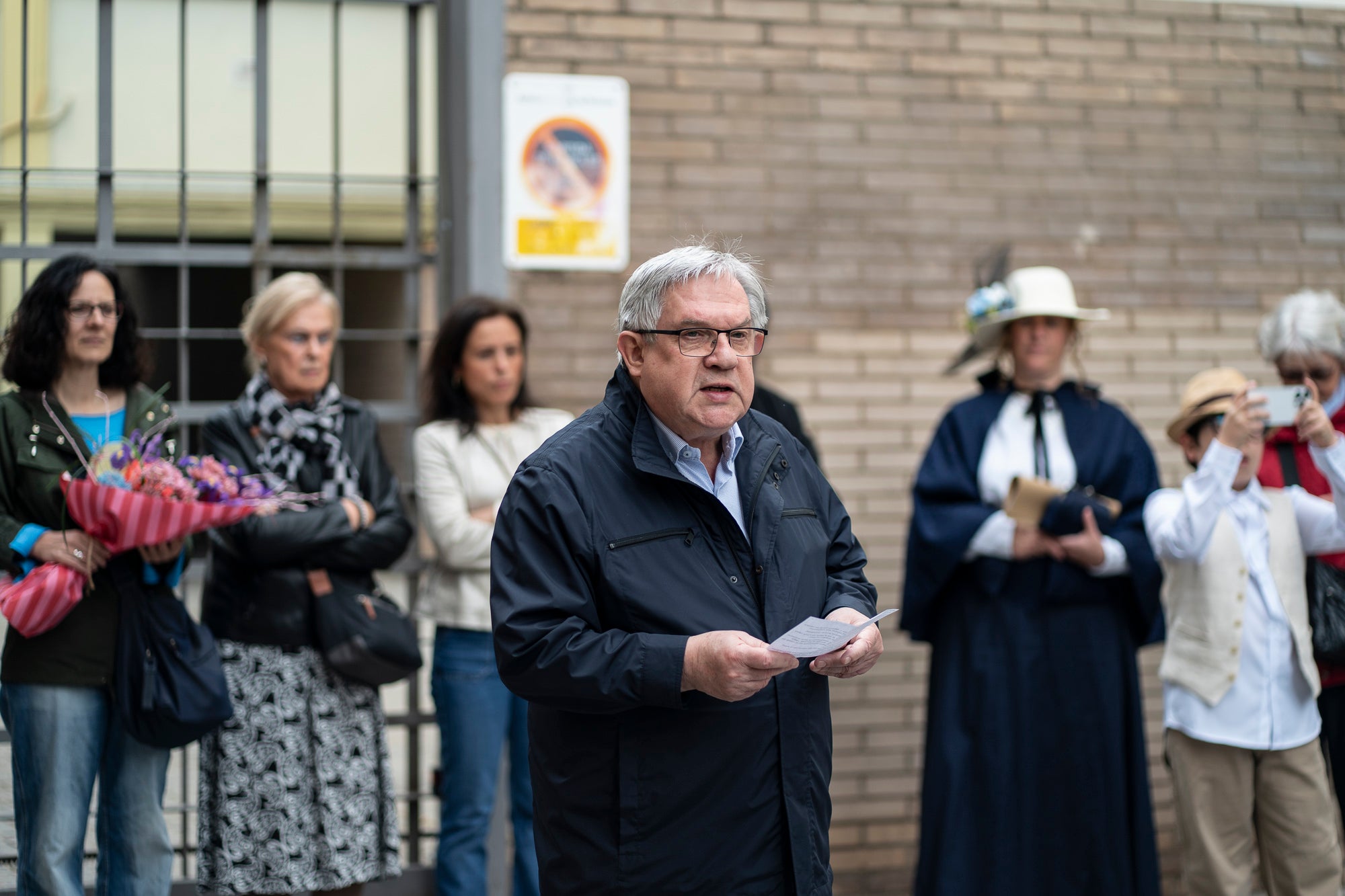 L’Ateneu Terrassenc està d’aniversari. L’entitat celebra els 30 anys de la seva refundació i ho fa amb una setmana plena d’activitats. Els actes van iniciar-se divendres passat, amb el lliurament de les distincions de Sòcia d’Honor a l’escriptora Sílvia Alcàntara i d’Ateneista d’Honor a l’historiador Domènec Ferran. També amb un reconeixement especial a Joan Castellana, soci centenari. Dissabte, al Passatge Tete Montoliu va tenir lloc l’ofrena floral a Marinel·lo Bosch, qui va ser el primer president i fundador de l’Ateneu Terrassenc. Amb la participació dels Cantaires de Terrassa i la Colla de Trabucaires Els Federins.