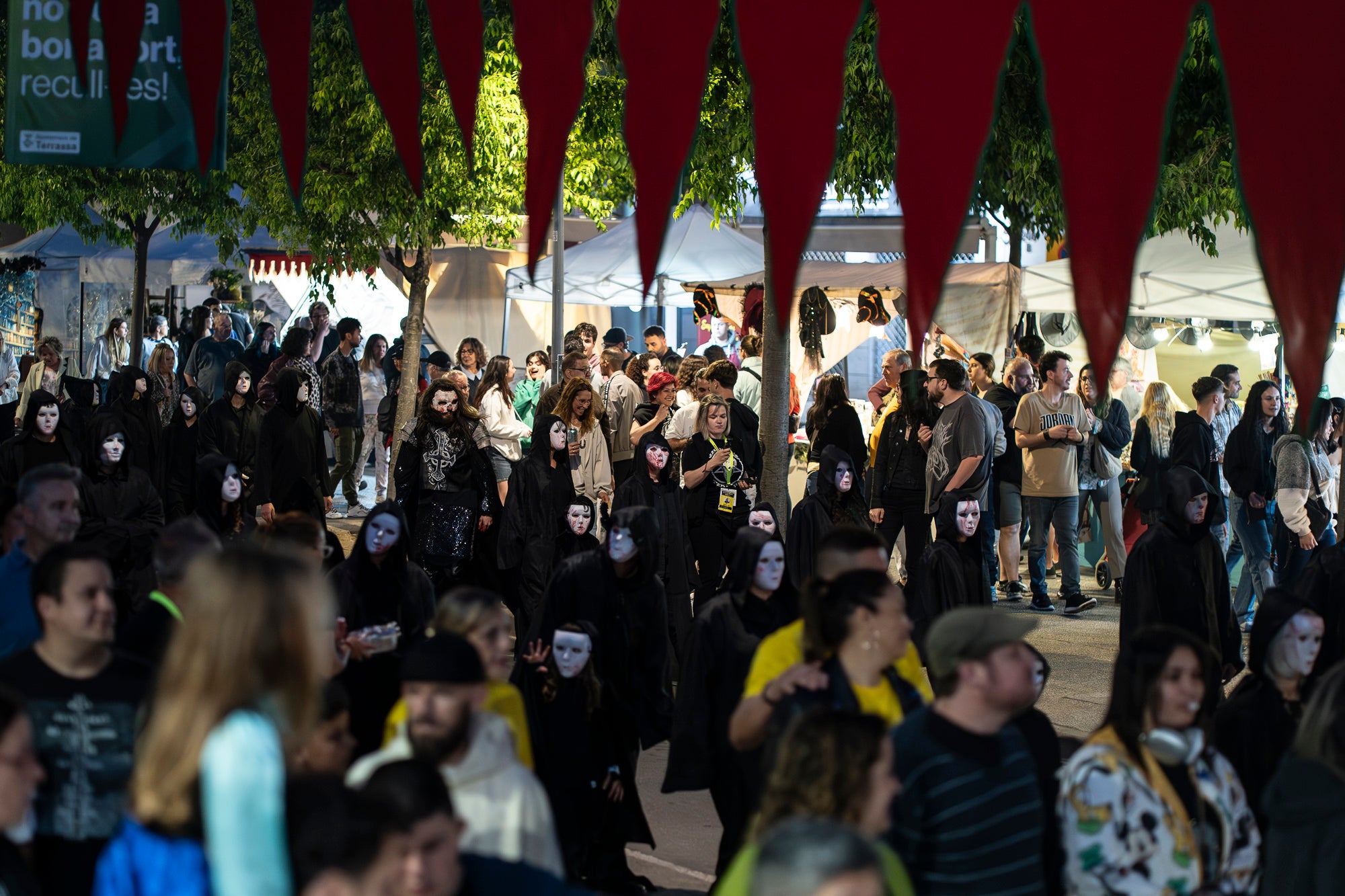 Aquest dijous a la nit ha tingut lloc l’espectacle inaugural de Walpurgis, la Fira de Bruixes. Sant Pere Nord es prepara per quatre dies plens d’activitats, on la bruixeria i l’esoterisme en són els eixos principals. 