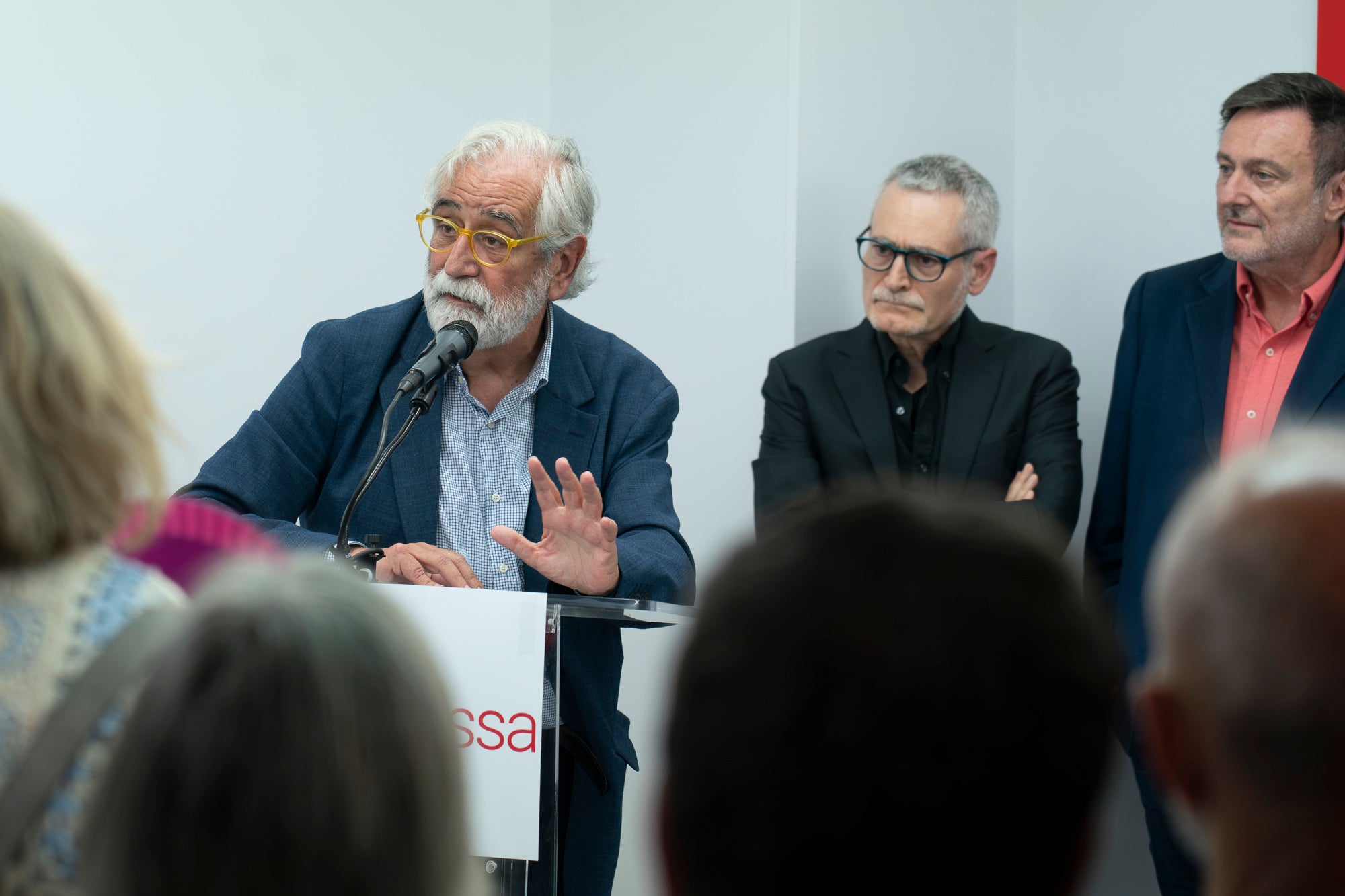 Aquest divendres, dia 8 de maig, ha tingut lloc la inauguració de la nova seu de MónTerrassa, al carrer de Faraday. La benvinguda ha anat a càrrec de l'editor d'El Grup el Món, Salvador Cot, i del director de MónTerrassa, Vicenç Batalla. I han intervingut el president del Parlament, Josep Rull, el tinent d'alcalde Xavier Cardona, i el director dels Mitjans de Comunicació, Marc Melillas. La intervenció central ha recaigut en el periodista i escriptor Vicenç Villatoro | Mireia Comas