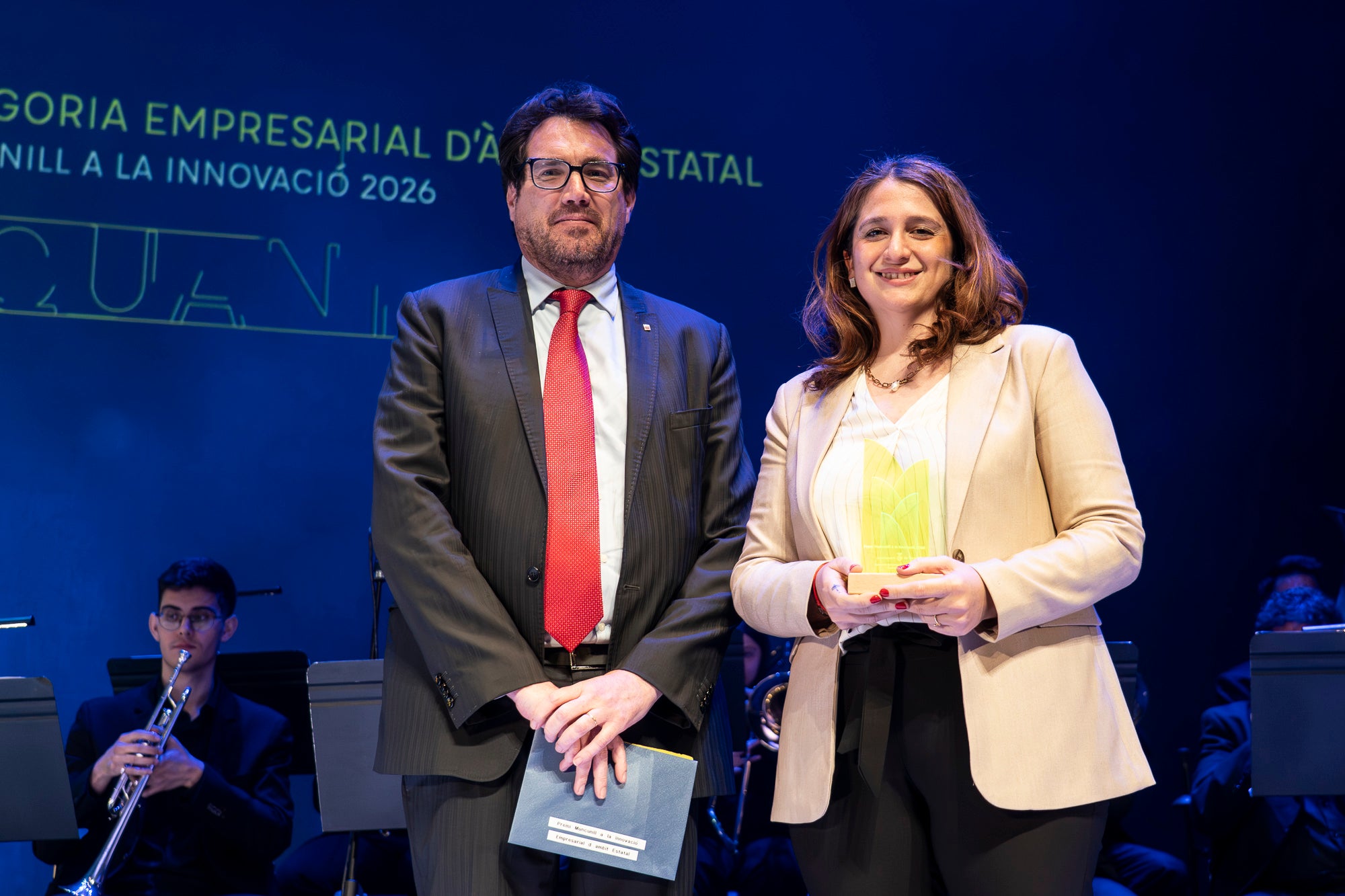 El Teatre Principal ha acollit aquest dijous, dia 7 de maig, la desena edició dels Premis Muncunill a la Innovació. Les empreses guanyadores han estat Comser, Luxquanta, Casa Batlló i Domestic Data Streamers, mentre que el Premi Muncunill a la Innovació d’Honor ha estat per l’Acondicionamiento Tarrasense, actual Centre Tecnològic LEITAT, en reconeixement a la seva trajectòria de 120 anys. Com ja és habitual, durant la gala, conduïda per la periodista Sheila Allen, i ha comptat amb un element artístic excepcional: l'actuació de l'Orquestra Simfònica del Vallès,. Creats per l’Ajuntament de Terrassa amb el suport de la Diputació de Barcelona, aquests guardons tenen com a principal objectiu apropar la innovació a la ciutadania i, alhora, visibilitzar i reconèixer la feina de les empreses que aposten per la innovació com a model integral, contribuint a la millora de la qualitat de vida de les persones.