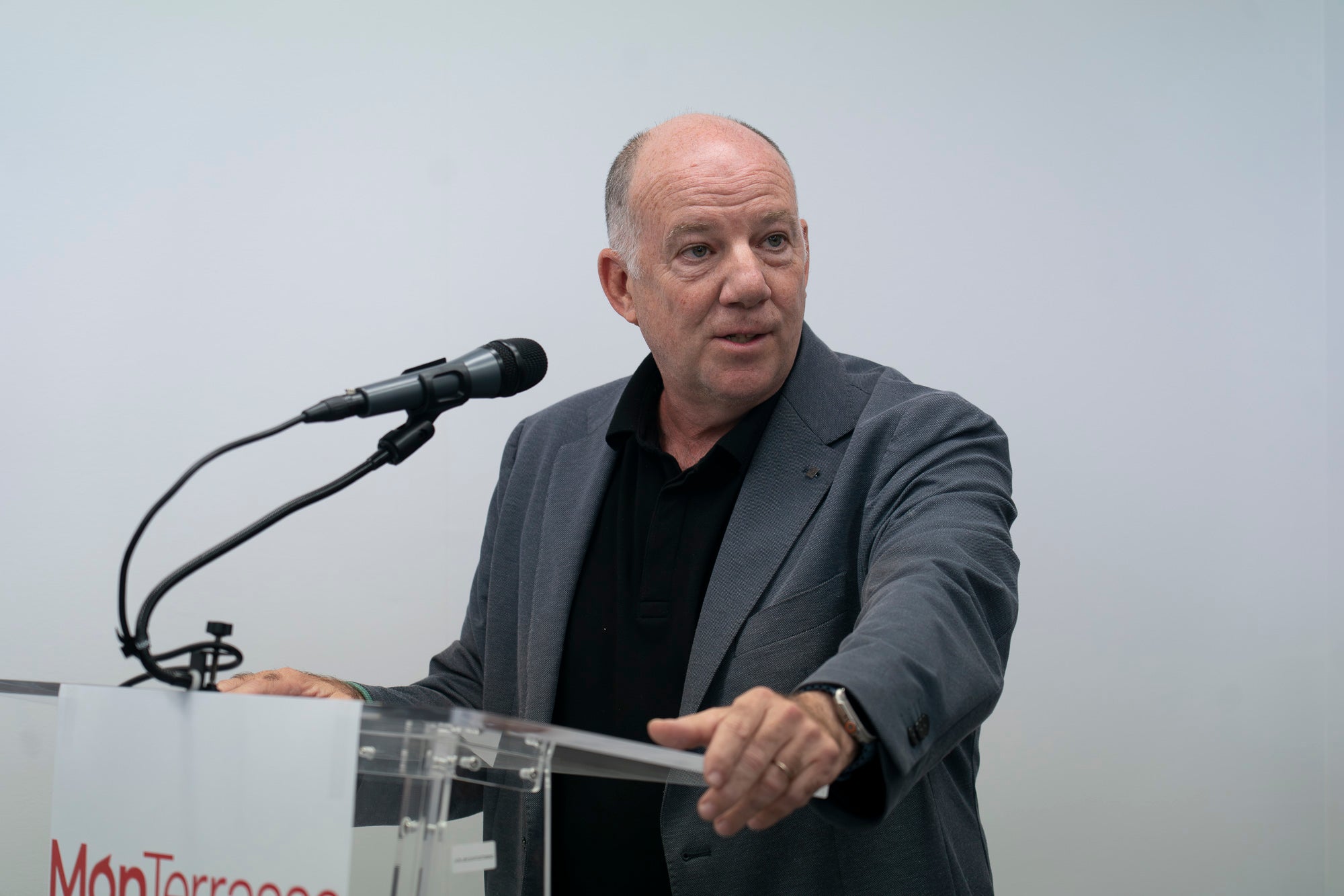 Aquest divendres, dia 8 de maig, ha tingut lloc la inauguració de la nova seu de MónTerrassa, al carrer de Faraday. La benvinguda ha anat a càrrec de l'editor d'El Grup el Món, Salvador Cot, i del director de MónTerrassa, Vicenç Batalla. I han intervingut el president del Parlament, Josep Rull, el tinent d'alcalde Xavier Cardona, i el director dels Mitjans de Comunicació, Marc Melillas. La intervenció central ha recaigut en el periodista i escriptor Vicenç Villatoro | Mireia Comas