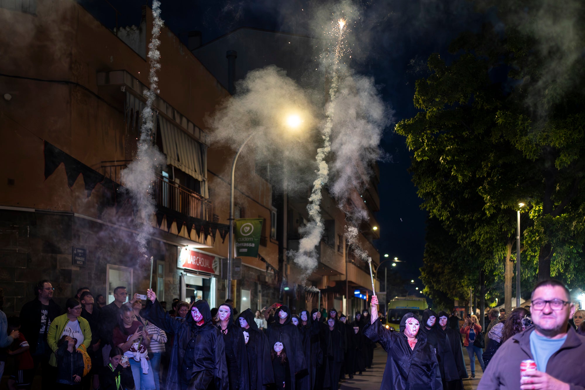Aquest dijous a la nit ha tingut lloc l’espectacle inaugural de Walpurgis, la Fira de Bruixes. Sant Pere Nord es prepara per quatre dies plens d’activitats, on la bruixeria i l’esoterisme en són els eixos principals. 