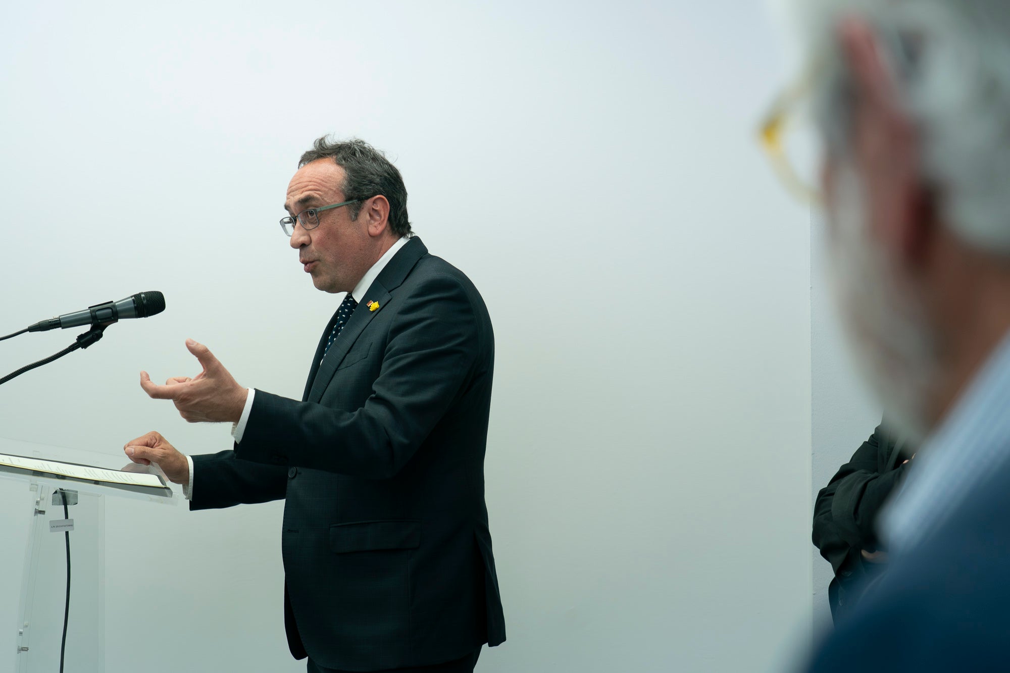 Aquest divendres, dia 8 de maig, ha tingut lloc la inauguració de la nova seu de MónTerrassa, al carrer de Faraday. La benvinguda ha anat a càrrec de l'editor d'El Grup el Món, Salvador Cot, i del director de MónTerrassa, Vicenç Batalla. I han intervingut el president del Parlament, Josep Rull, el tinent d'alcalde Xavier Cardona, i el director dels Mitjans de Comunicació, Marc Melillas. La intervenció central ha recaigut en el periodista i escriptor Vicenç Villatoro | Mireia Comas