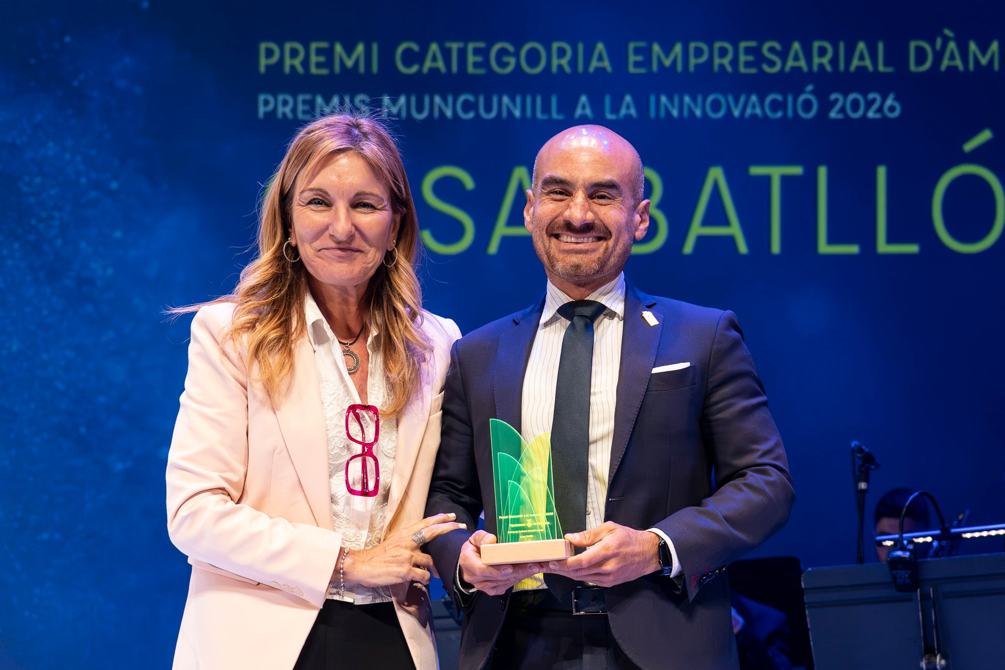 El Teatre Principal ha acollit aquest dijous, dia 7 de maig, la desena edició dels Premis Muncunill a la Innovació. Les empreses guanyadores han estat Comser, Luxquanta, Casa Batlló i Domestic Data Streamers, mentre que el Premi Muncunill a la Innovació d’Honor ha estat per l’Acondicionamiento Tarrasense, actual Centre Tecnològic LEITAT, en reconeixement a la seva trajectòria de 120 anys. Com ja és habitual, durant la gala, conduïda per la periodista Sheila Allen, i ha comptat amb un element artístic excepcional: l'actuació de l'Orquestra Simfònica del Vallès,. Creats per l’Ajuntament de Terrassa amb el suport de la Diputació de Barcelona, aquests guardons tenen com a principal objectiu apropar la innovació a la ciutadania i, alhora, visibilitzar i reconèixer la feina de les empreses que aposten per la innovació com a model integral, contribuint a la millora de la qualitat de vida de les persones.