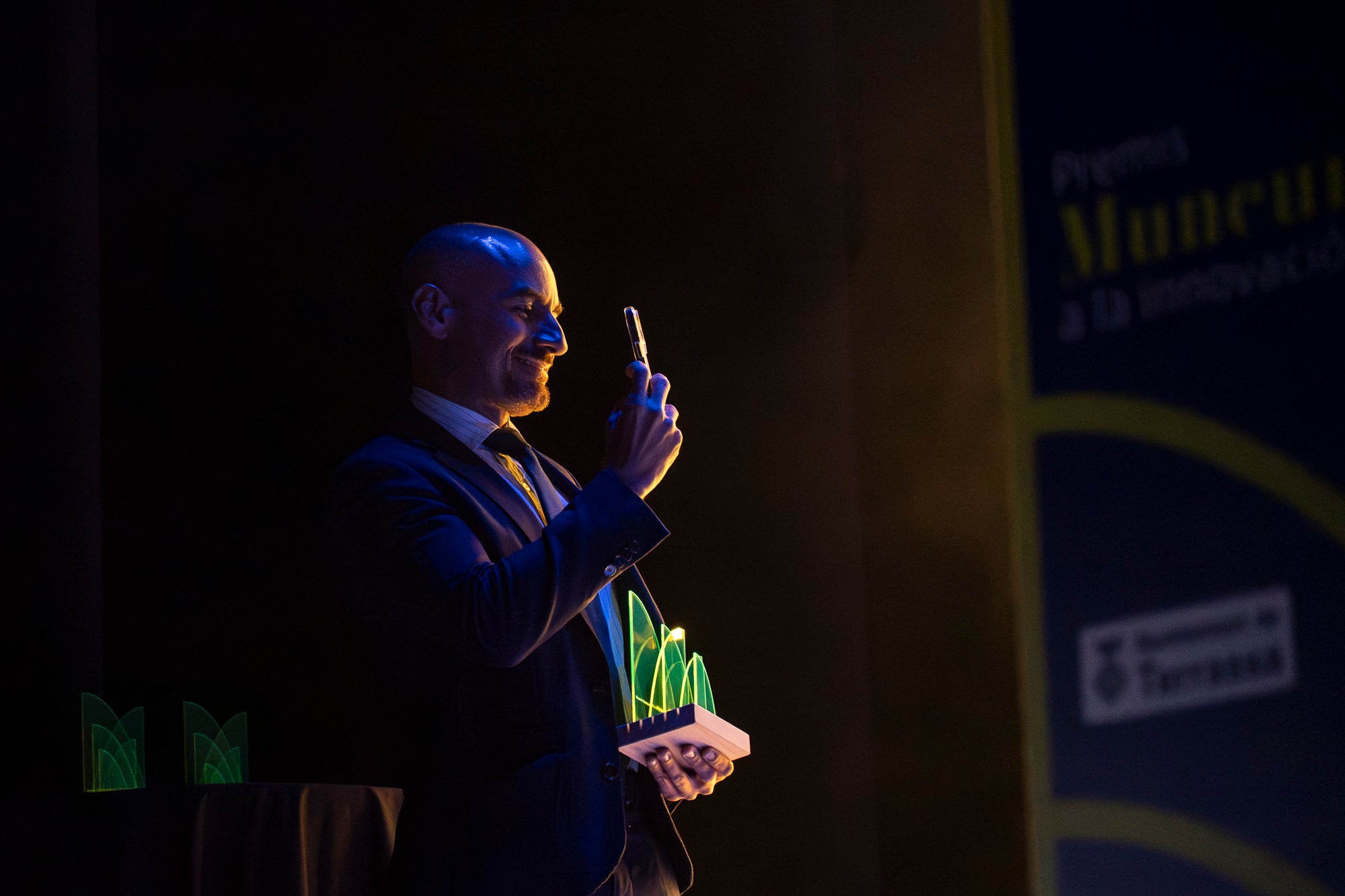 El Teatre Principal ha acollit aquest dijous, dia 7 de maig, la desena edició dels Premis Muncunill a la Innovació. Les empreses guanyadores han estat Comser, Luxquanta, Casa Batlló i Domestic Data Streamers, mentre que el Premi Muncunill a la Innovació d’Honor ha estat per l’Acondicionamiento Tarrasense, actual Centre Tecnològic LEITAT, en reconeixement a la seva trajectòria de 120 anys. Com ja és habitual, durant la gala, conduïda per la periodista Sheila Allen, i ha comptat amb un element artístic excepcional: l'actuació de l'Orquestra Simfònica del Vallès,. Creats per l’Ajuntament de Terrassa amb el suport de la Diputació de Barcelona, aquests guardons tenen com a principal objectiu apropar la innovació a la ciutadania i, alhora, visibilitzar i reconèixer la feina de les empreses que aposten per la innovació com a model integral, contribuint a la millora de la qualitat de vida de les persones.
