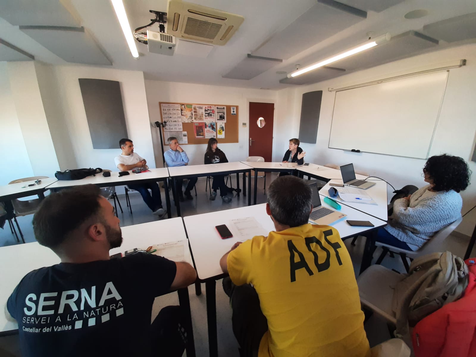 La sessió de constitució de la Taula de Voluntariat del Parc de Sant Llorenç va comptar amb set entitats | Diputació de Barcelona