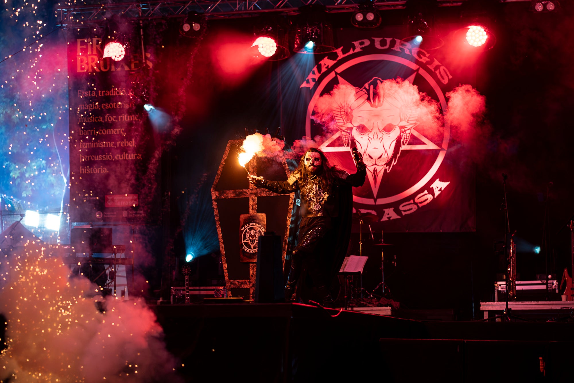 Aquest dijous a la nit ha tingut lloc l’espectacle inaugural de Walpurgis, la Fira de Bruixes. Sant Pere Nord es prepara per quatre dies plens d’activitats, on la bruixeria i l’esoterisme en són els eixos principals. 