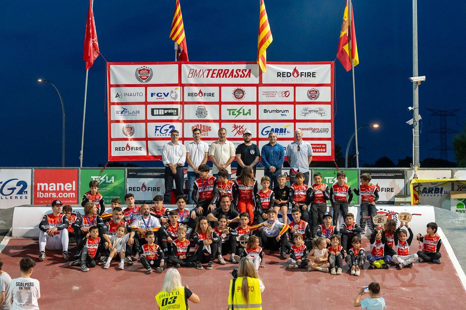 Més de 200 riders van participar en la Copa de Catalunya BMX 2026 que va tenir lloc aquest dissabte al circuit del BMX Terrassa. Al nivell competitiu i bona afluència de públic per veure un dels grans esdeveniments del BMX català. La prova tenia la peculiaritat de ser nocturna, amb tres mànigues classificatòries, semifinals en les categories amb més participació i finals. Àmplia representació terrassenca amb 74 riders que van disset podis, a més del guardó a millor escola de la jornada.