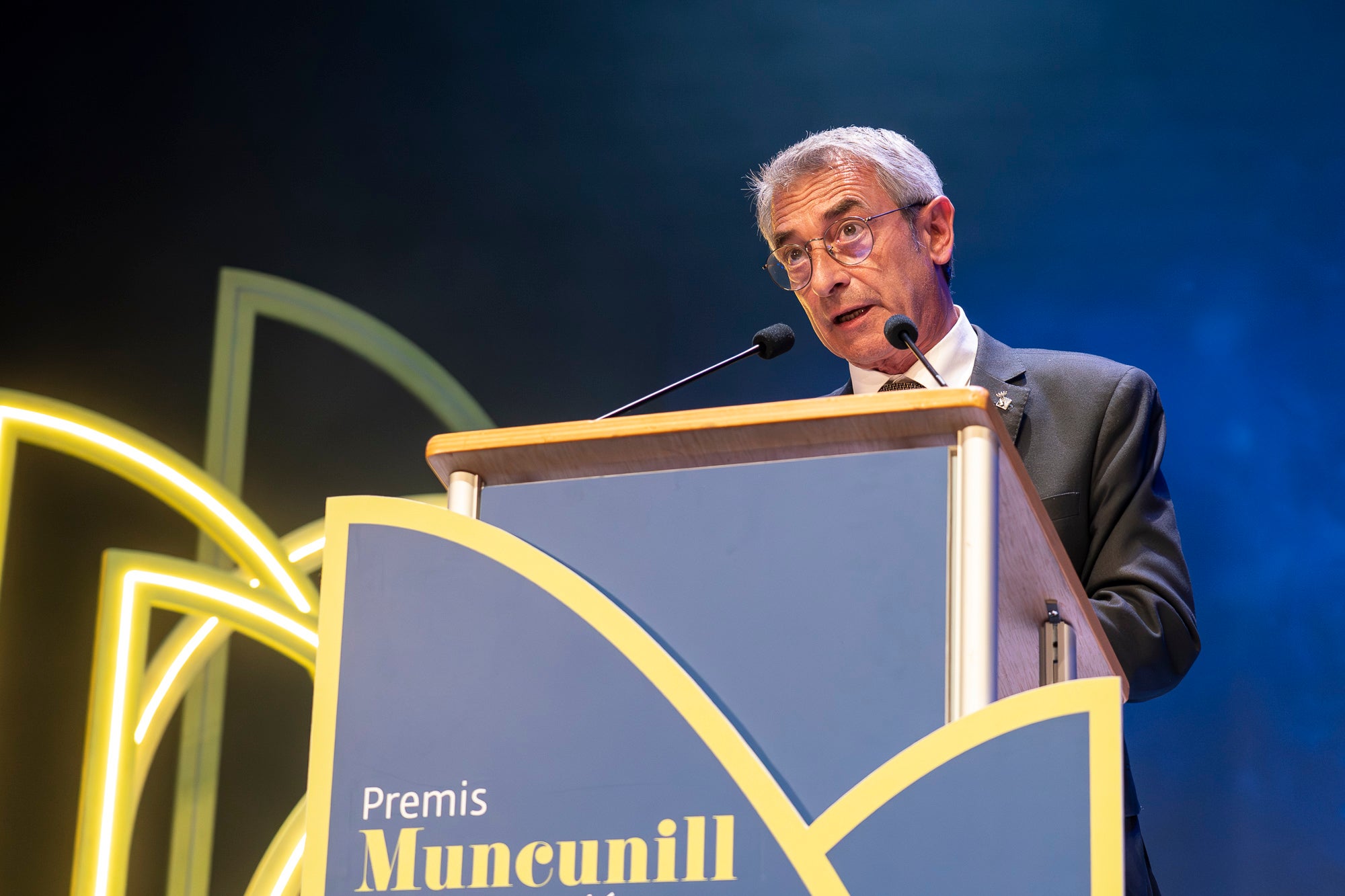 El Teatre Principal ha acollit aquest dijous, dia 7 de maig, la desena edició dels Premis Muncunill a la Innovació. Les empreses guanyadores han estat Comser, Luxquanta, Casa Batlló i Domestic Data Streamers, mentre que el Premi Muncunill a la Innovació d’Honor ha estat per l’Acondicionamiento Tarrasense, actual Centre Tecnològic LEITAT, en reconeixement a la seva trajectòria de 120 anys. Com ja és habitual, durant la gala, conduïda per la periodista Sheila Allen, i ha comptat amb un element artístic excepcional: l'actuació de l'Orquestra Simfònica del Vallès,. Creats per l’Ajuntament de Terrassa amb el suport de la Diputació de Barcelona, aquests guardons tenen com a principal objectiu apropar la innovació a la ciutadania i, alhora, visibilitzar i reconèixer la feina de les empreses que aposten per la innovació com a model integral, contribuint a la millora de la qualitat de vida de les persones.