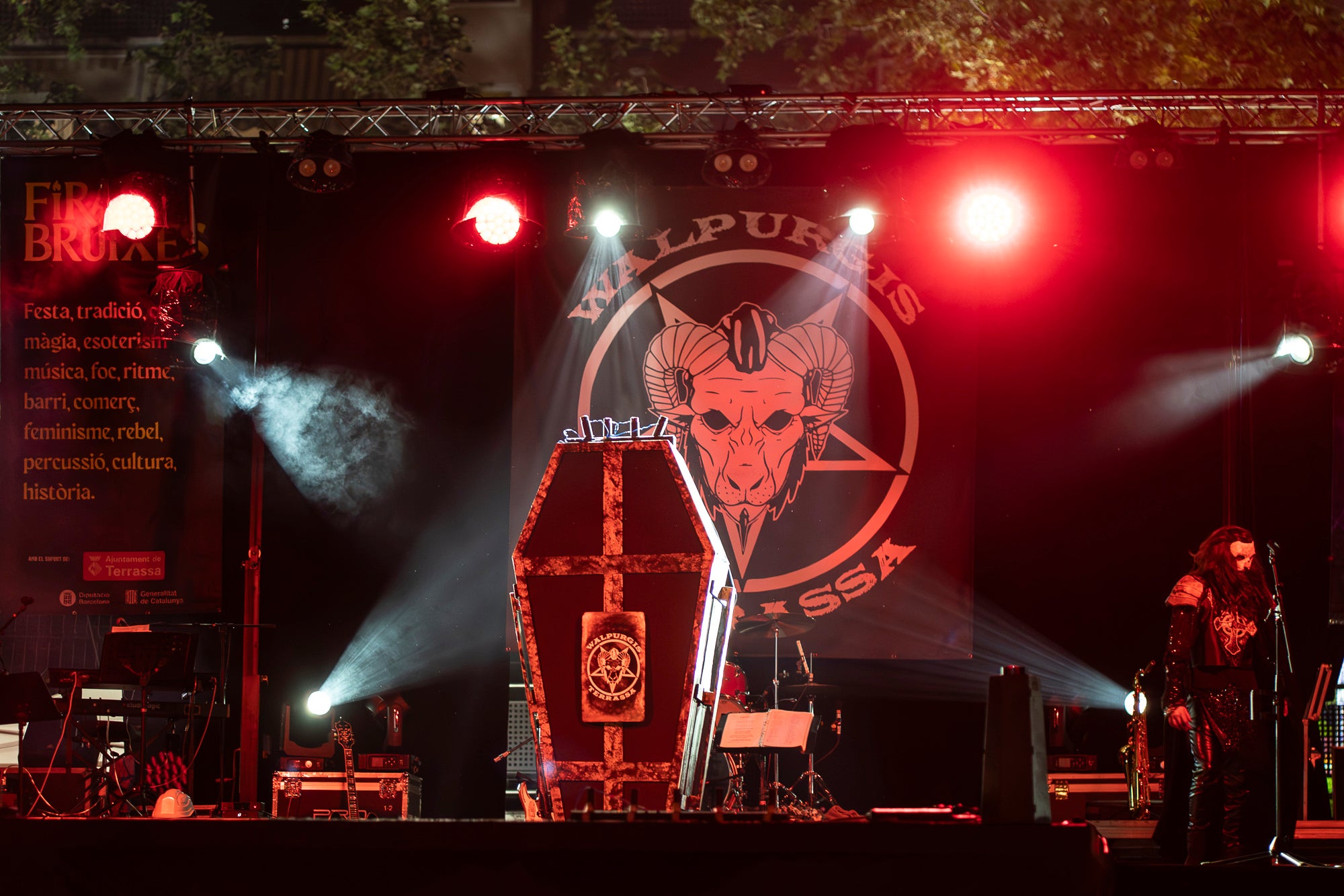 Aquest dijous a la nit ha tingut lloc l’espectacle inaugural de Walpurgis, la Fira de Bruixes. Sant Pere Nord es prepara per quatre dies plens d’activitats, on la bruixeria i l’esoterisme en són els eixos principals. 