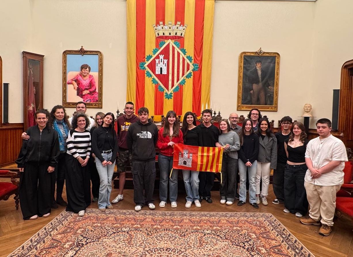 Acte institucional d'acomiadament de l'expedició d'estudiants celebrat al Saló de Sessions de l'Ajuntament | Ajuntament de Terrassa
