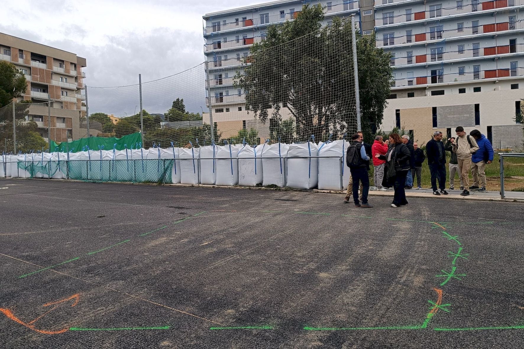 Visita al camp de futbol de Poble Nou, on s'està canviant la gespa i fent millores a les instal·lacions | Aj. Terrassa 