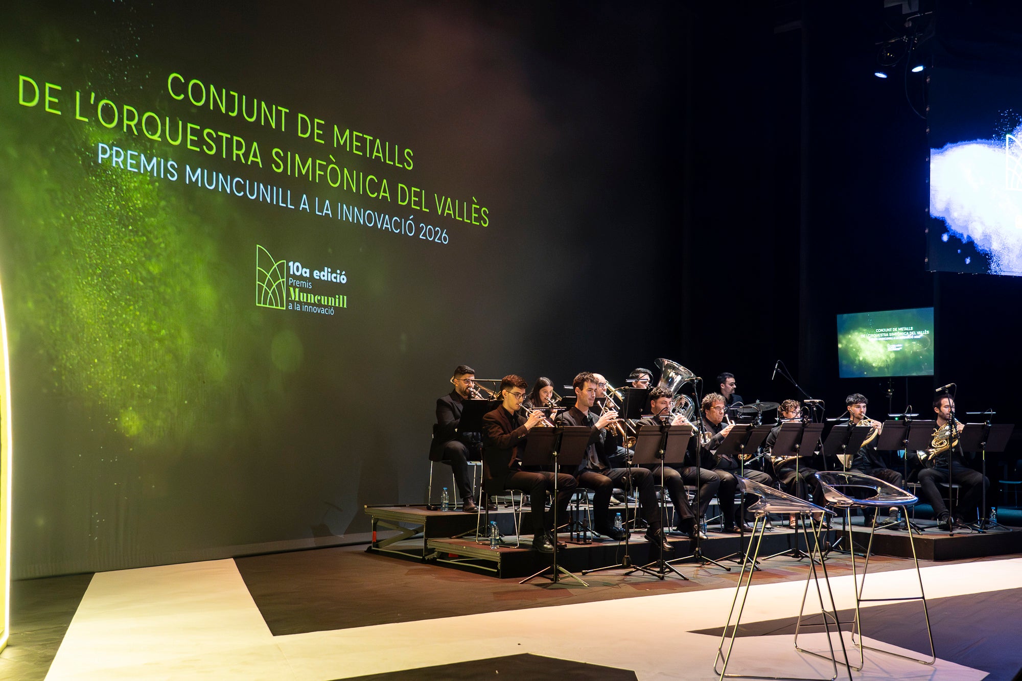 El Teatre Principal ha acollit aquest dijous, dia 7 de maig, la desena edició dels Premis Muncunill a la Innovació. Les empreses guanyadores han estat Comser, Luxquanta, Casa Batlló i Domestic Data Streamers, mentre que el Premi Muncunill a la Innovació d’Honor ha estat per l’Acondicionamiento Tarrasense, actual Centre Tecnològic LEITAT, en reconeixement a la seva trajectòria de 120 anys. Com ja és habitual, durant la gala, conduïda per la periodista Sheila Allen, i ha comptat amb un element artístic excepcional: l'actuació de l'Orquestra Simfònica del Vallès,. Creats per l’Ajuntament de Terrassa amb el suport de la Diputació de Barcelona, aquests guardons tenen com a principal objectiu apropar la innovació a la ciutadania i, alhora, visibilitzar i reconèixer la feina de les empreses que aposten per la innovació com a model integral, contribuint a la millora de la qualitat de vida de les persones.