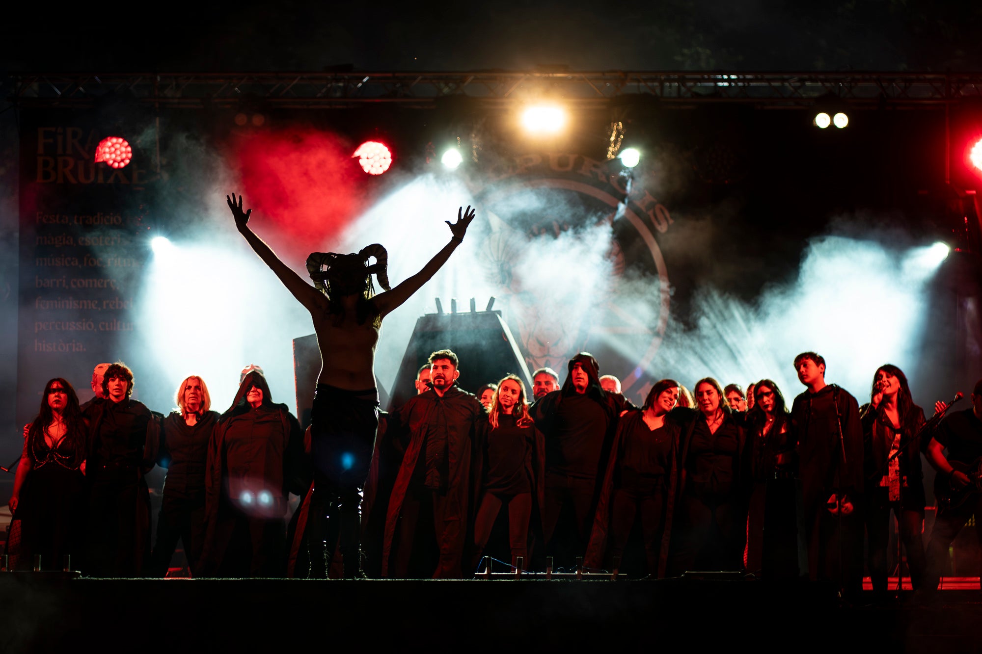 Aquest dijous a la nit ha tingut lloc l’espectacle inaugural de Walpurgis, la Fira de Bruixes. Sant Pere Nord es prepara per quatre dies plens d’activitats, on la bruixeria i l’esoterisme en són els eixos principals. 
