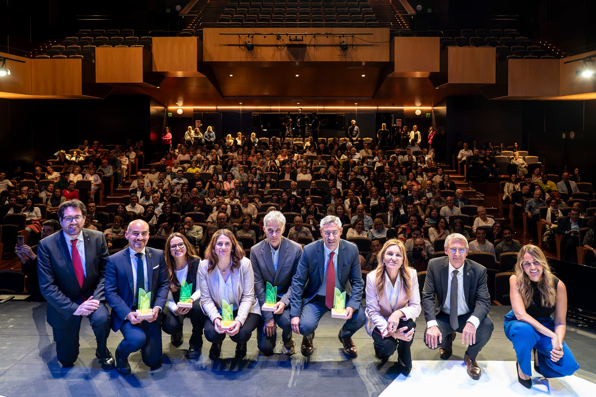 El Teatre Principal ha acollit aquest dijous, dia 7 de maig, la desena edició dels Premis Muncunill a la Innovació. Les empreses guanyadores han estat Comser, Luxquanta, Casa Batlló i Domestic Data Streamers, mentre que el Premi Muncunill a la Innovació d’Honor ha estat per l’Acondicionamiento Tarrasense, actual Centre Tecnològic LEITAT, en reconeixement a la seva trajectòria de 120 anys. Com ja és habitual, durant la gala, conduïda per la periodista Sheila Allen, i ha comptat amb un element artístic excepcional: l'actuació de l'Orquestra Simfònica del Vallès,. Creats per l’Ajuntament de Terrassa amb el suport de la Diputació de Barcelona, aquests guardons tenen com a principal objectiu apropar la innovació a la ciutadania i, alhora, visibilitzar i reconèixer la feina de les empreses que aposten per la innovació com a model integral, contribuint a la millora de la qualitat de vida de les persones.