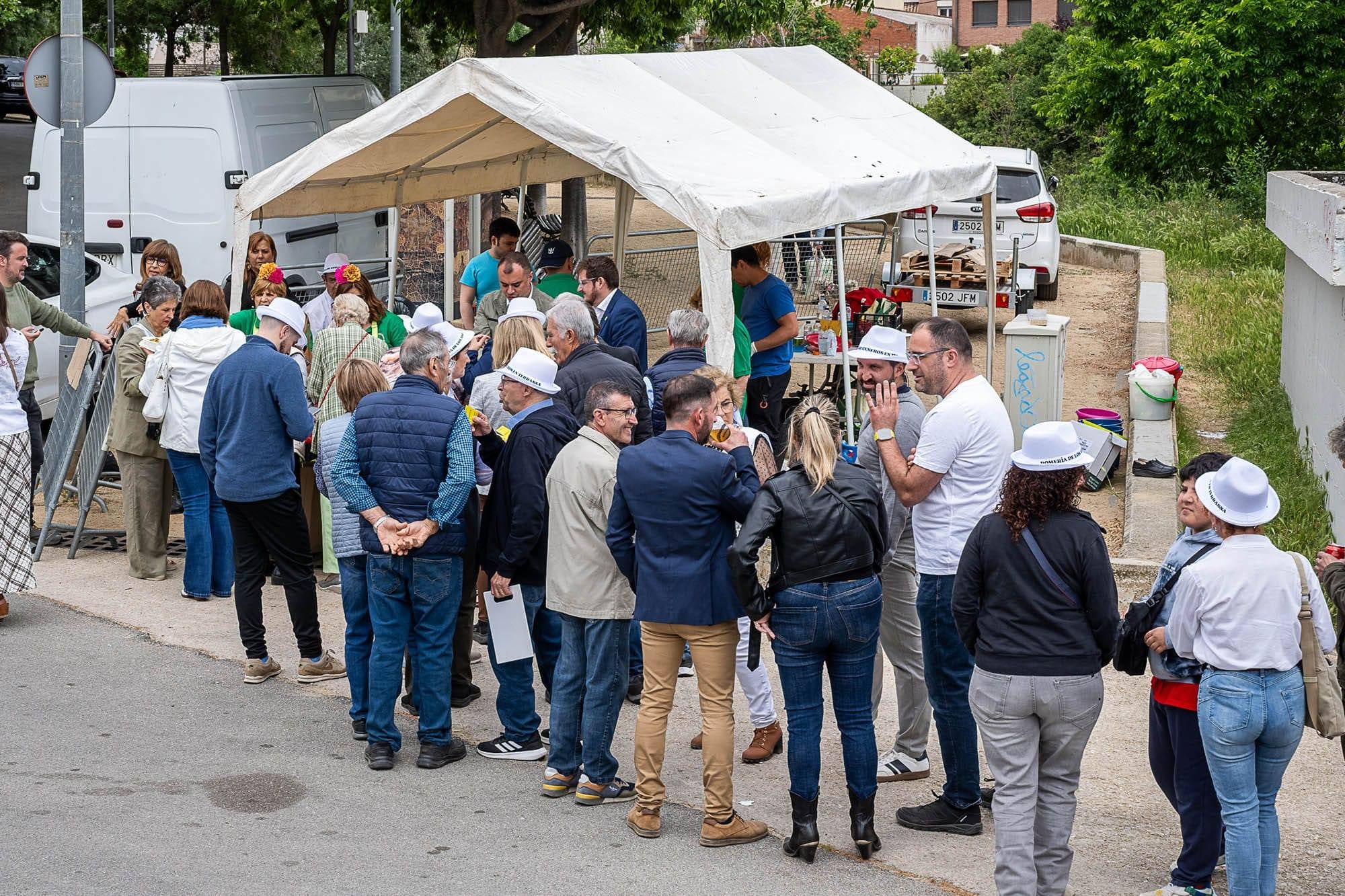Aquest cap de setmana, Terrassa ha acollit la 52a Romería San José de Abrucena. La missa rociera s’ha celebrat a la Seu d’Ègara, oficiada per Mn Antoni Deulofeu i cantada pel coro rociero de Sant José. Tot seguit s’ha fet la processó amb la Banda i el pregó a càrrec de Maribel Sánchez Portero. I s’ha fet l’elecció de les dames d’honor i els abrucenos de l’any. La tradicional romería ha acabat amb el dinar de germanor. L’esdeveniment, organitzat per la Hermandad San José de Abrucena de Terrassa ha comptat amb la presència de l'alcalde d'Abrucena, Ismael Gil, i l’alcalde de Terrassa, Jordi Ballart. 