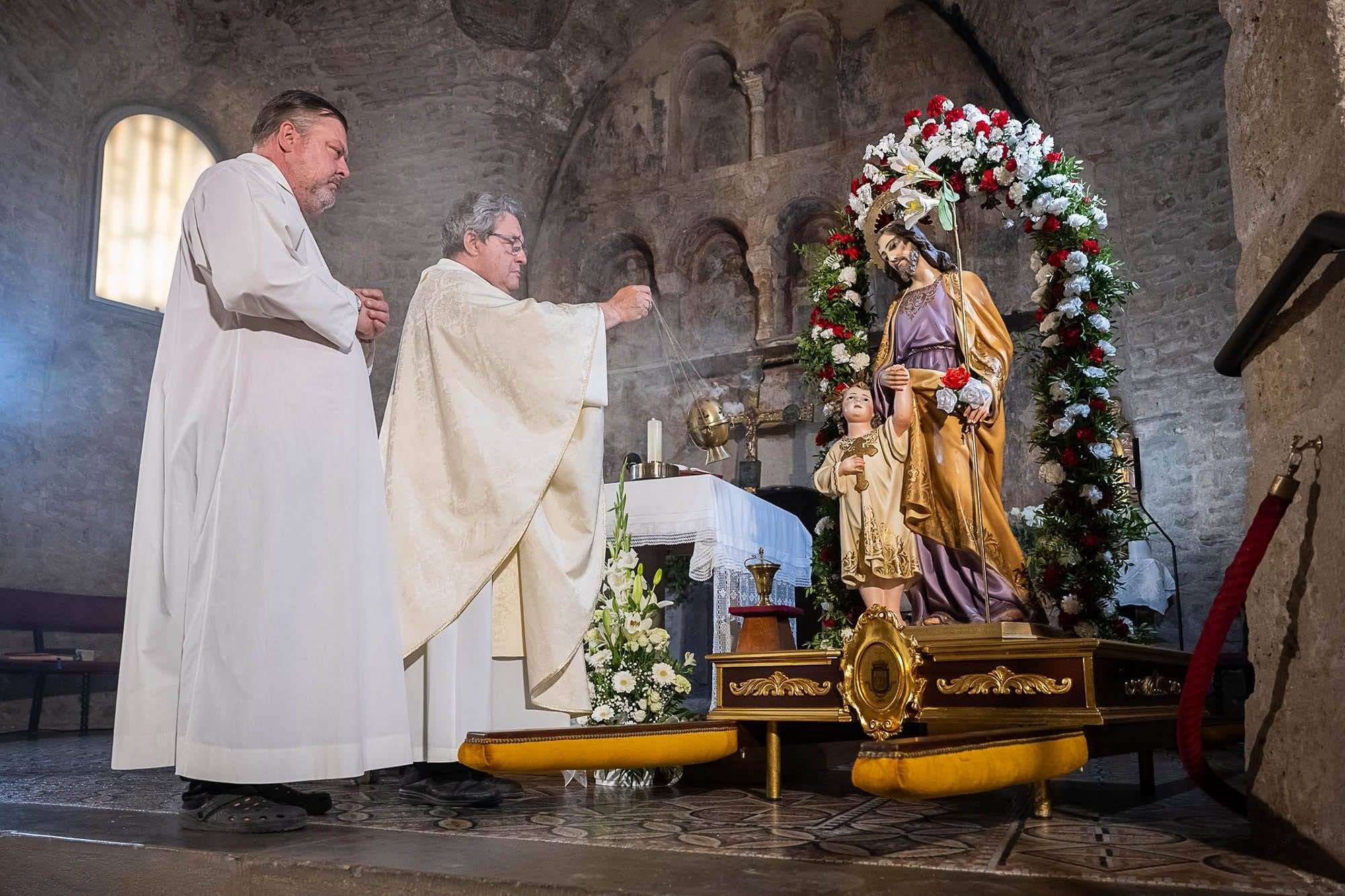 Aquest cap de setmana, Terrassa ha acollit la 52a Romería San José de Abrucena. La missa rociera s’ha celebrat a la Seu d’Ègara, oficiada per Mn Antoni Deulofeu i cantada pel coro rociero de Sant José. Tot seguit s’ha fet la processó amb la Banda i el pregó a càrrec de Maribel Sánchez Portero. I s’ha fet l’elecció de les dames d’honor i els abrucenos de l’any. La tradicional romería ha acabat amb el dinar de germanor. L’esdeveniment, organitzat per la Hermandad San José de Abrucena de Terrassa ha comptat amb la presència de l'alcalde d'Abrucena, Ismael Gil, i l’alcalde de Terrassa, Jordi Ballart. 